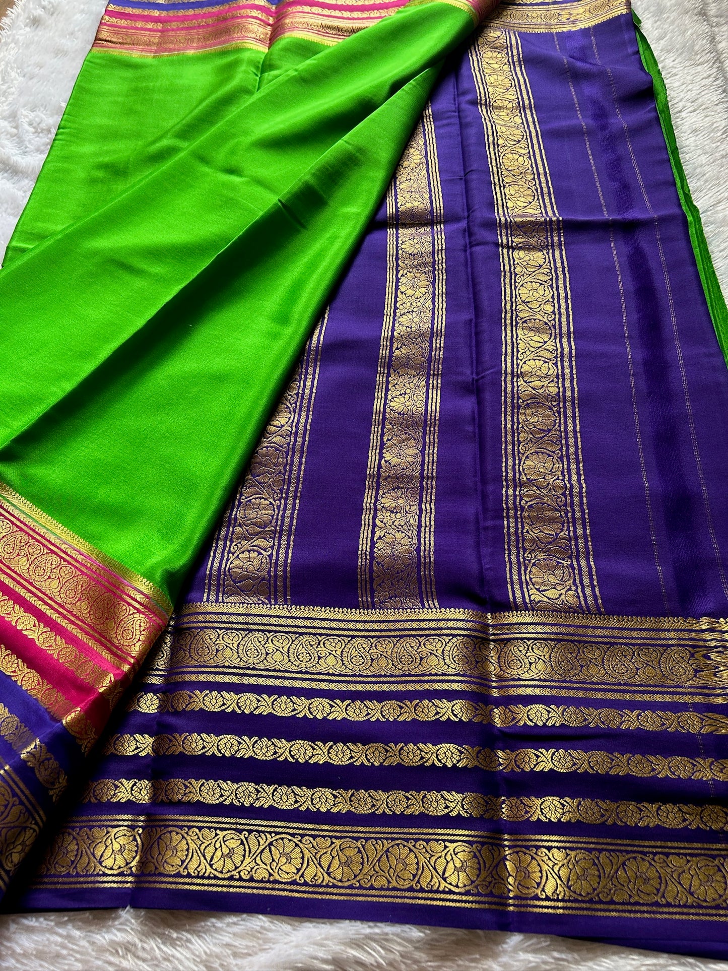 Bindu (3D) : Parrot green-pink-deep Violet