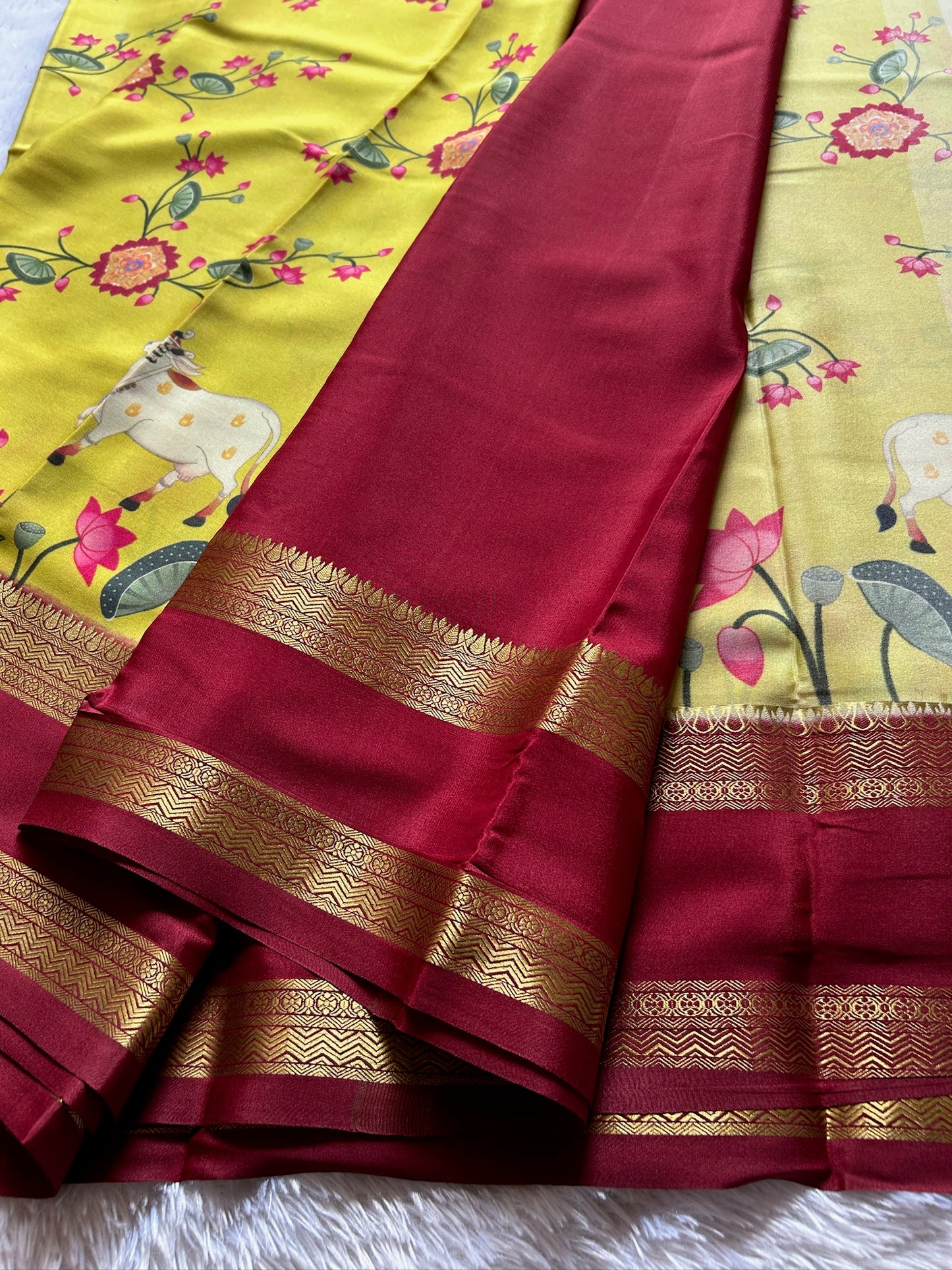 Kasturi : Lime yellow-Dark maroon