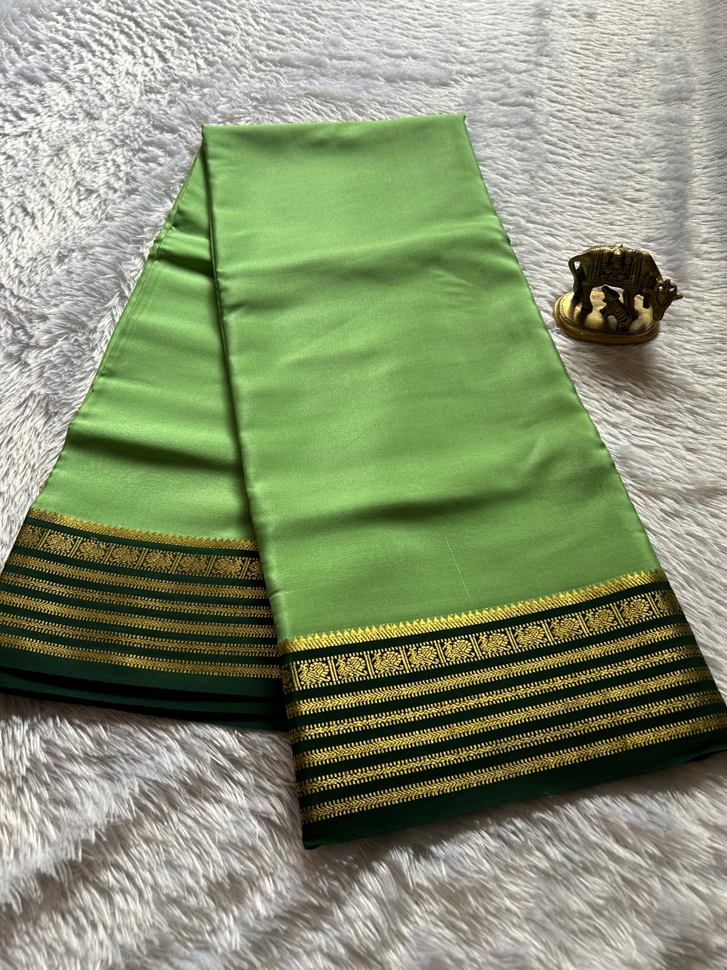 Soujanya (2D) : Pista green-bottle green