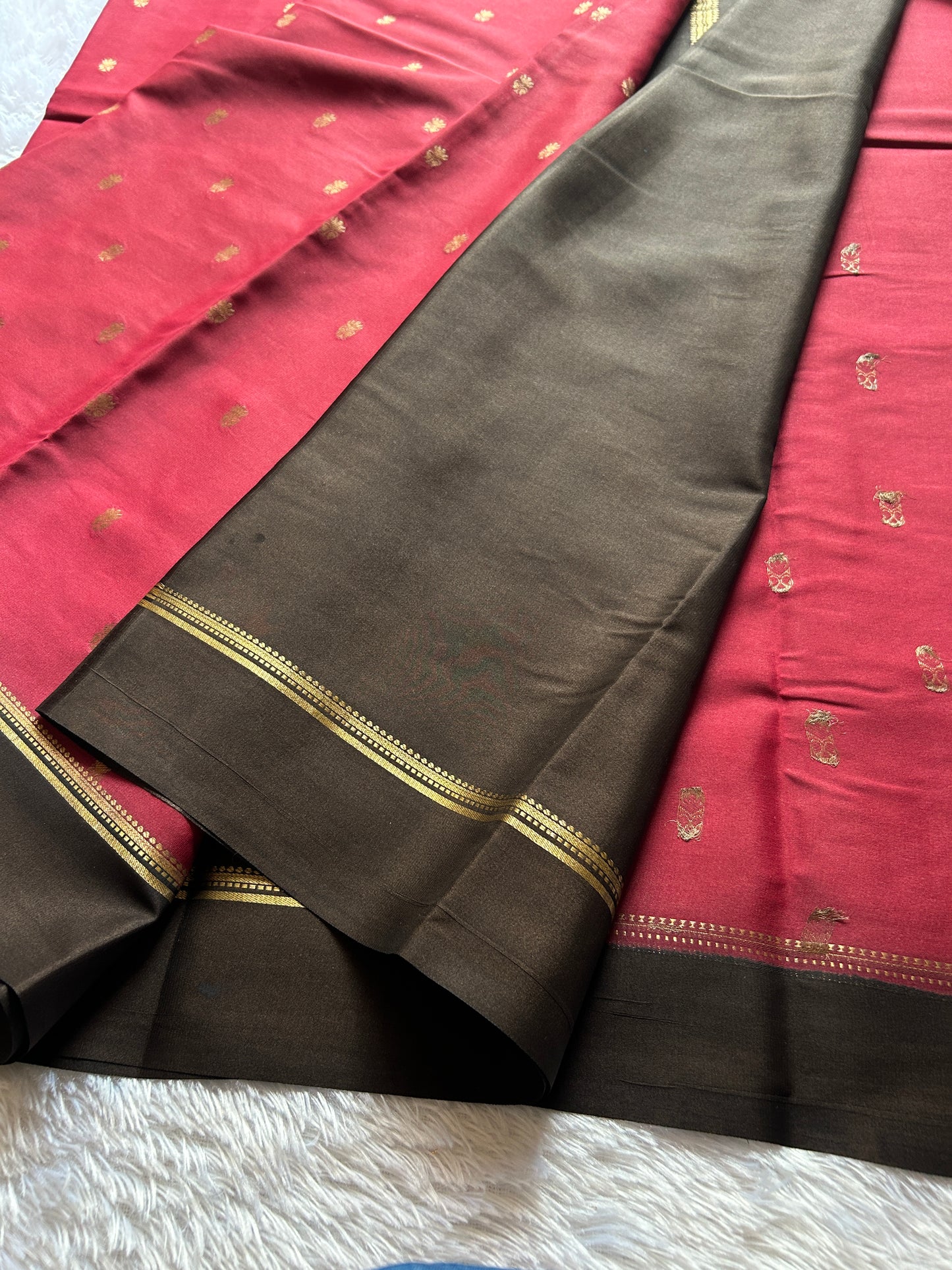 Sahana (2D) : Dark maroon-Black