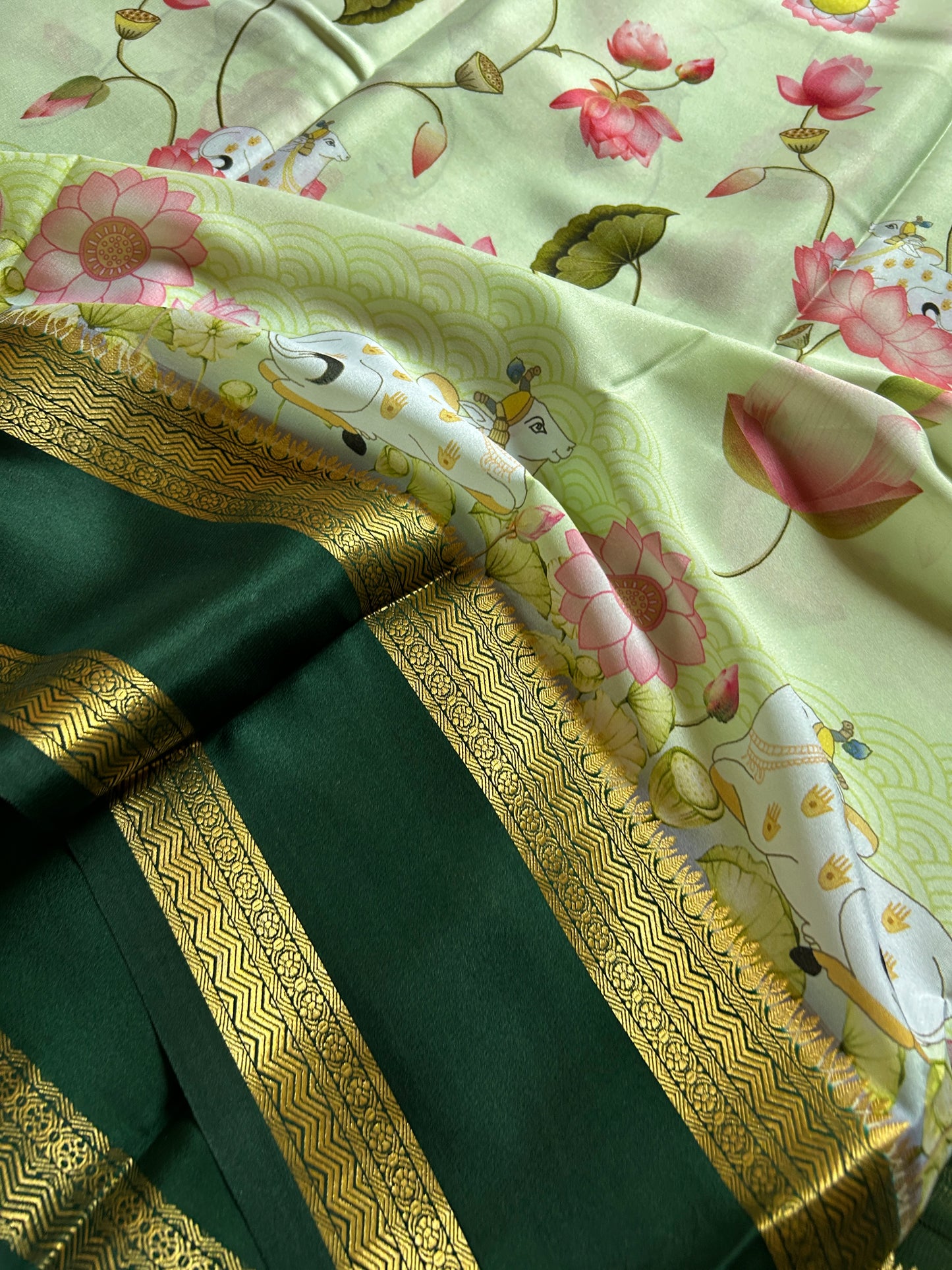 Kasturi : Light Green-dark Green