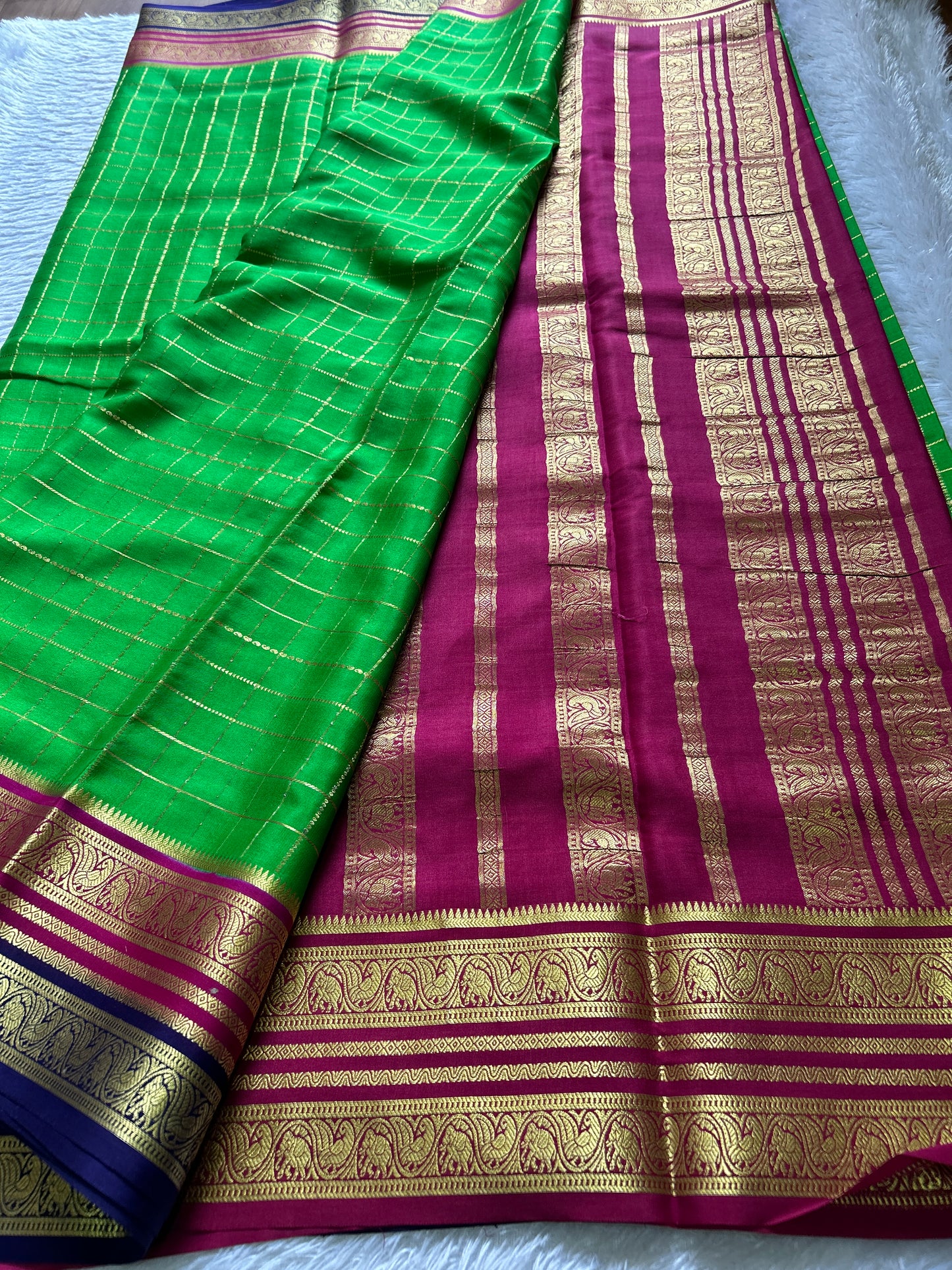 Tulasi (3D) : parrot green-pink-navy blue