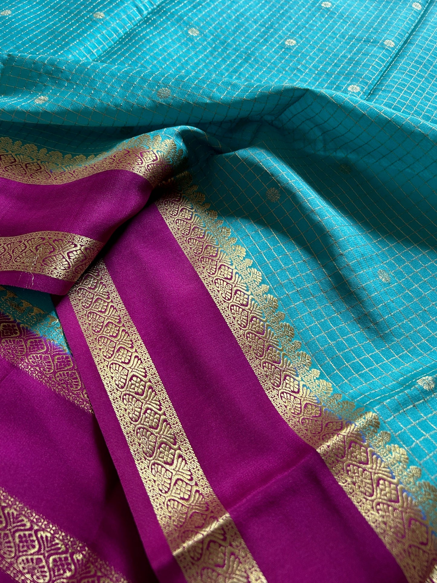 Nandini (2D) : sea blue-magenta