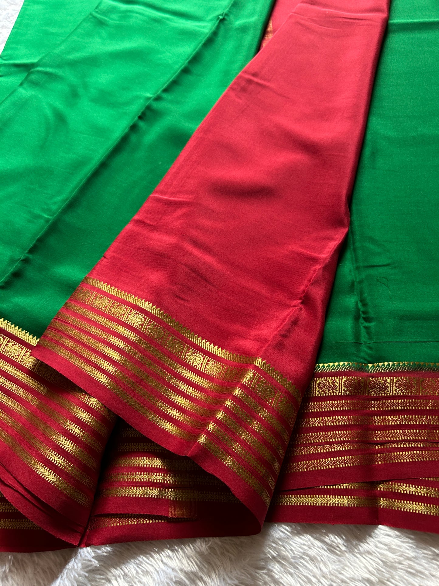 Soujanya (2D) : Green-Dark Red