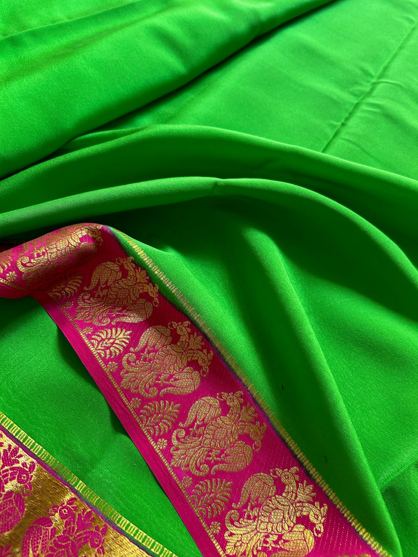 GandaBerunda (2D) : Parrot Green-Pink