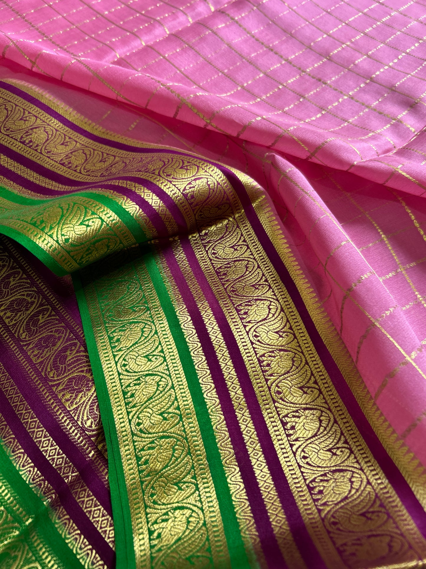 Tulasi (3D) : Light pink-magenta-green