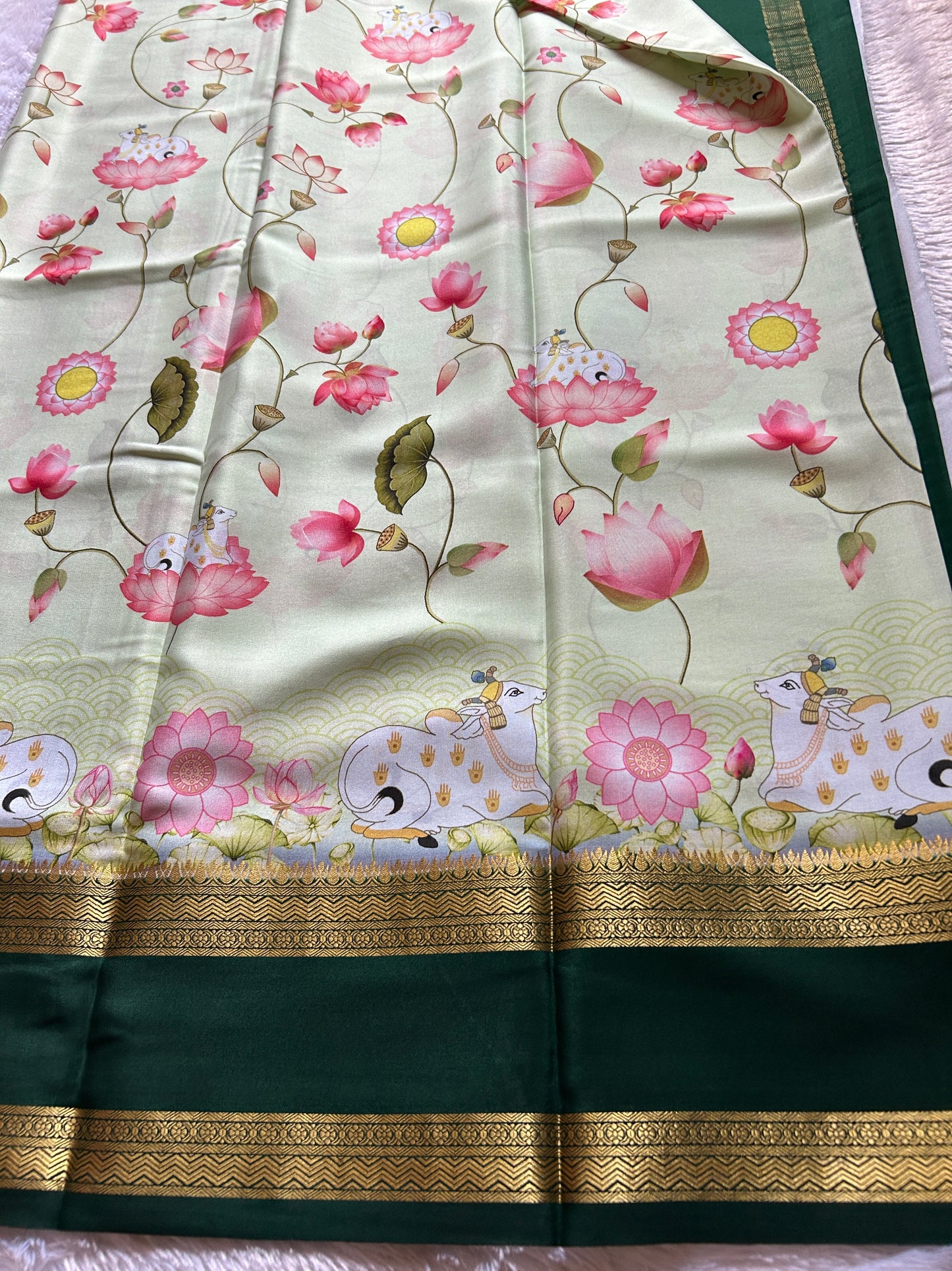 Kasturi : Light Green-dark Green