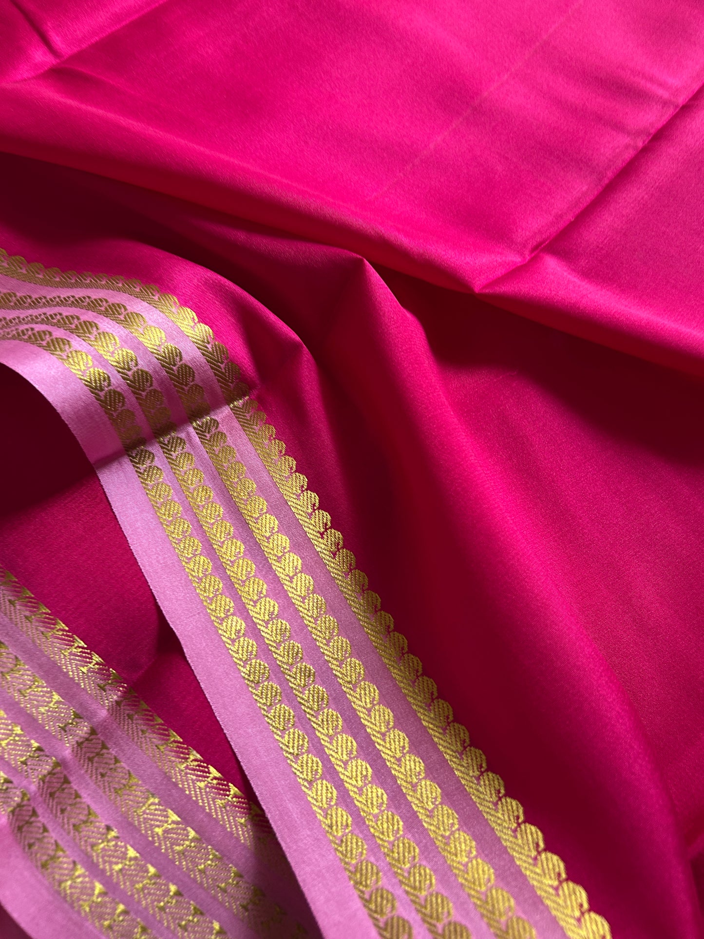 Aragini (2D) : Dark pink-Baby Pink