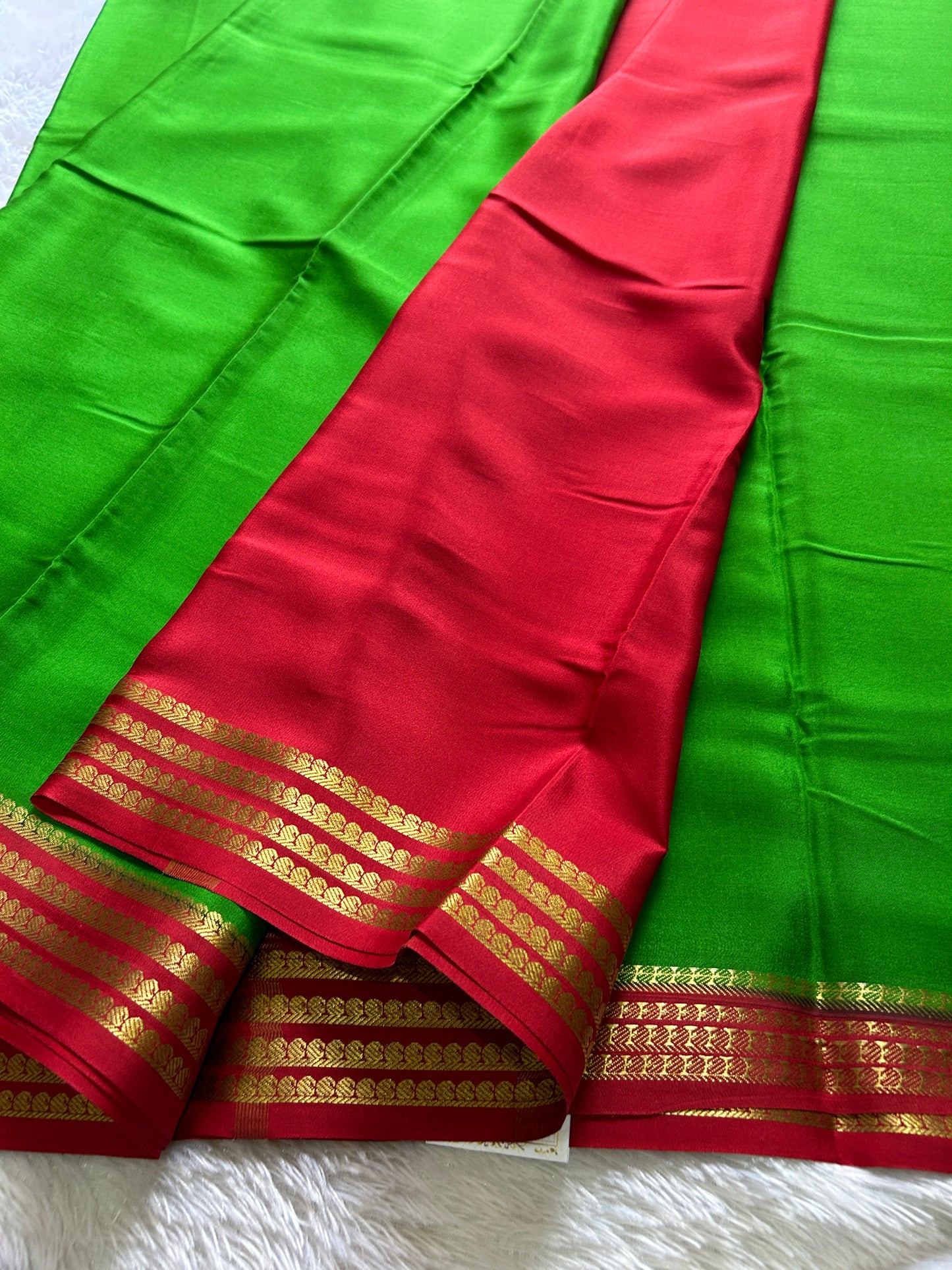 Aragini (2D) : Parrot green-red