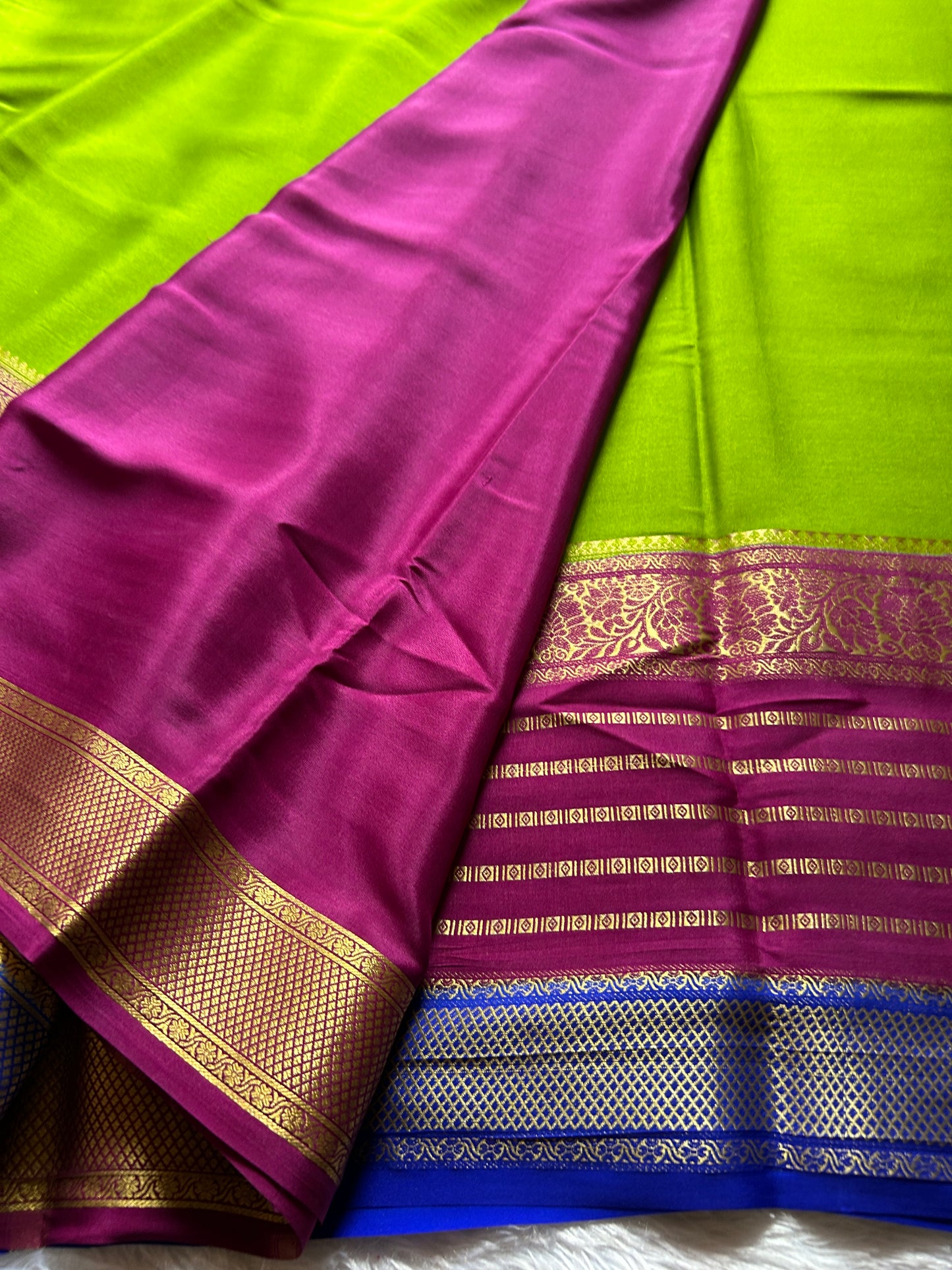 Sindhu (3D) : Mehendi green-magenta-blue