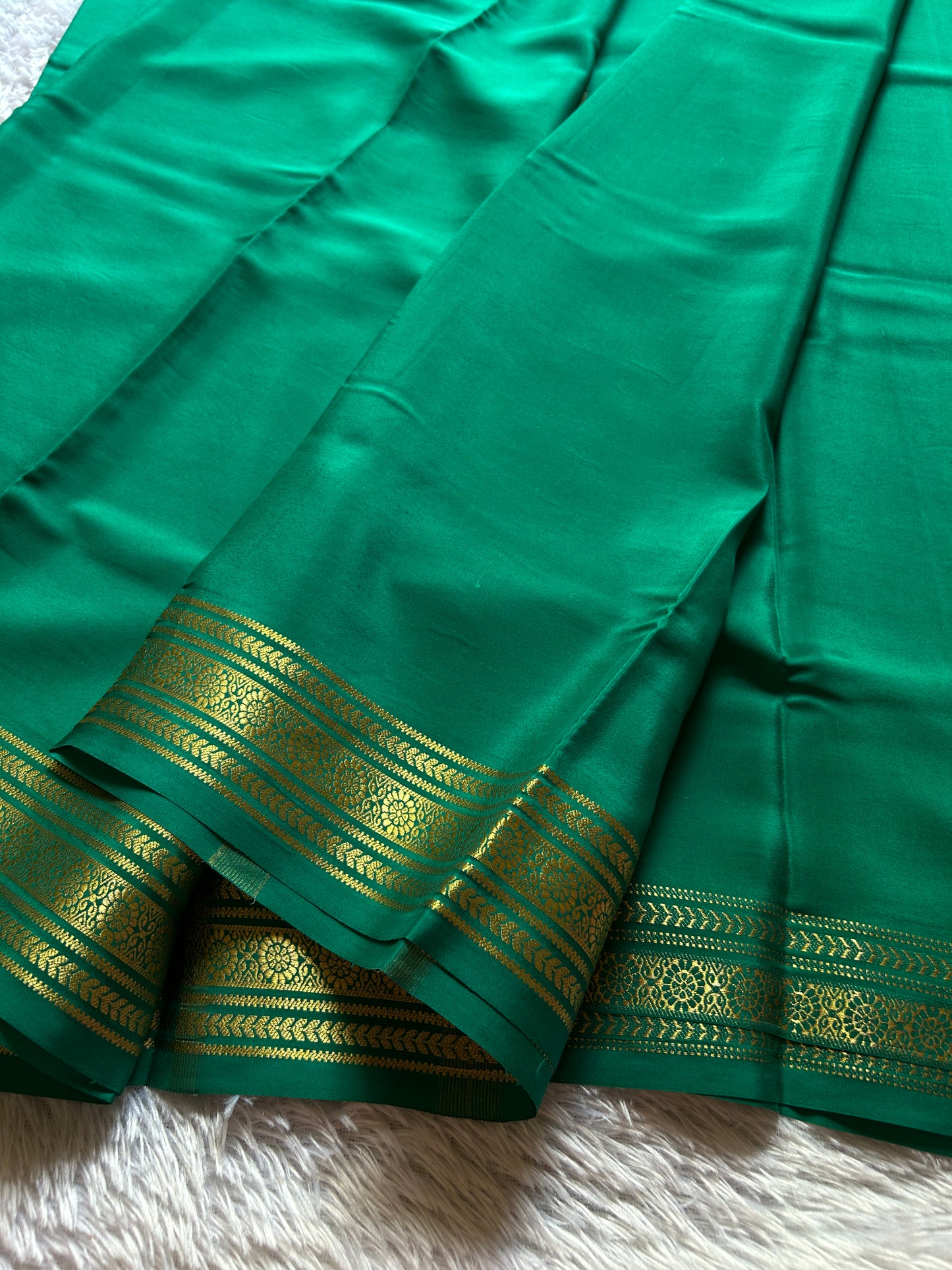 Devika : Solid Dark Rama green