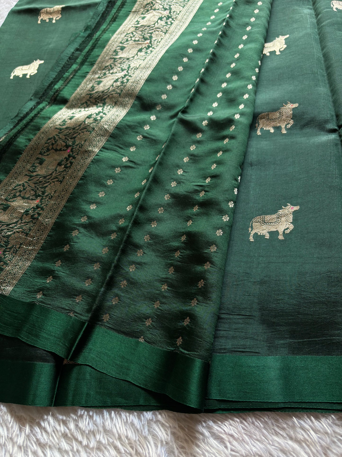 Anupama : Solid Dark green