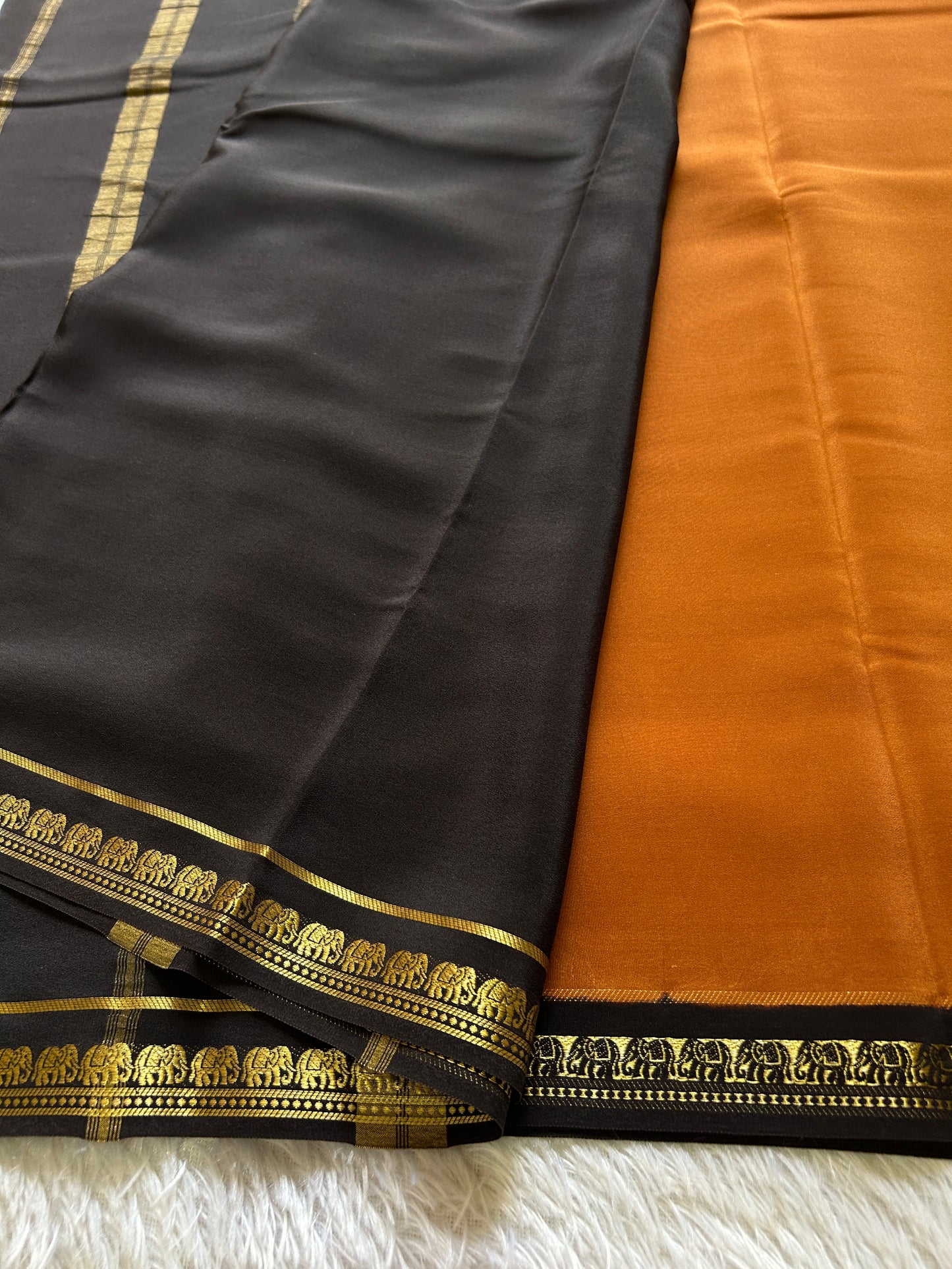 Gamani (2D) : Burnt orange-black