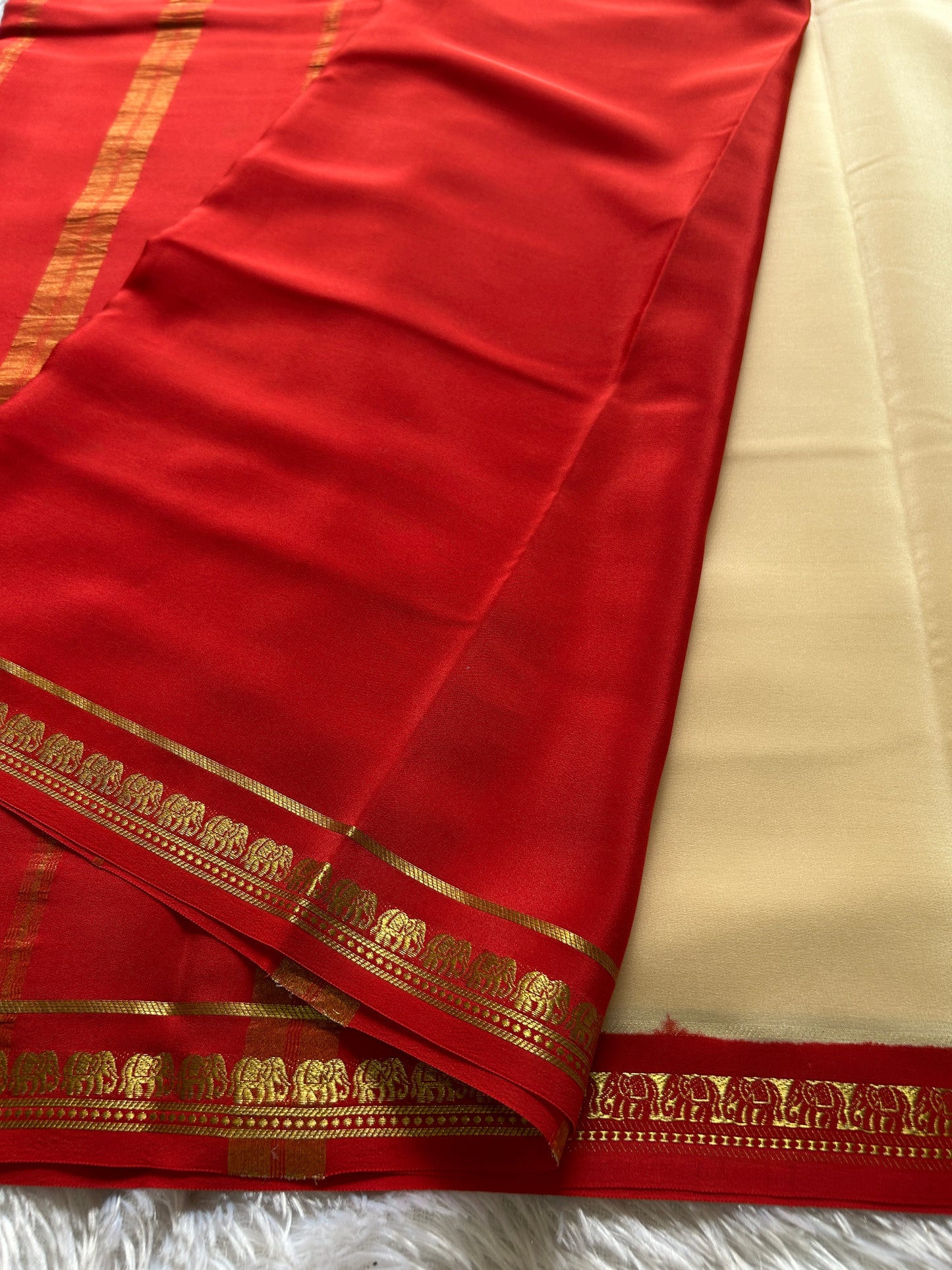 Gamani (2D) : Off white-red