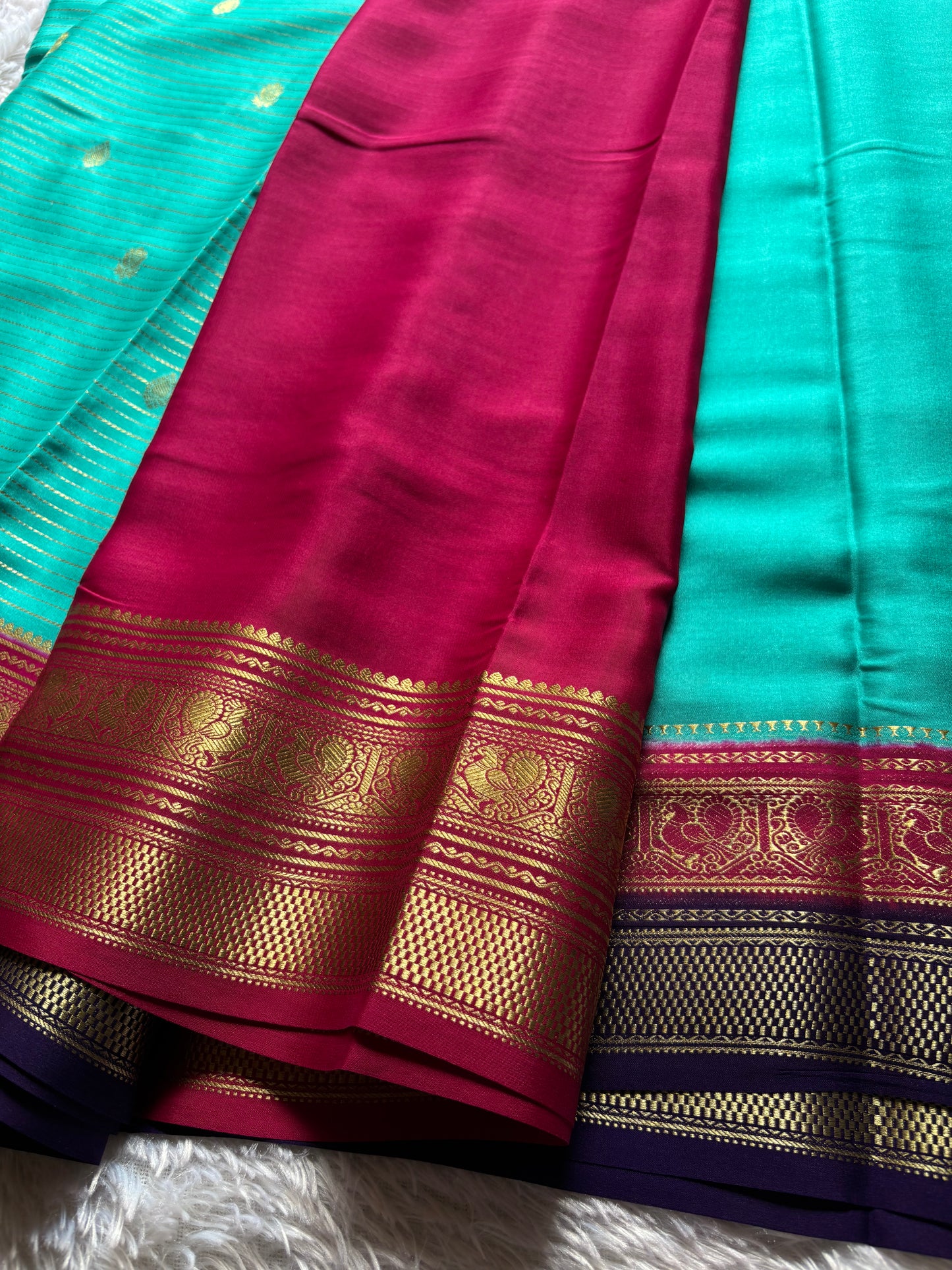 Amulya (3D) : Sea blue-dark pink-deep blue
