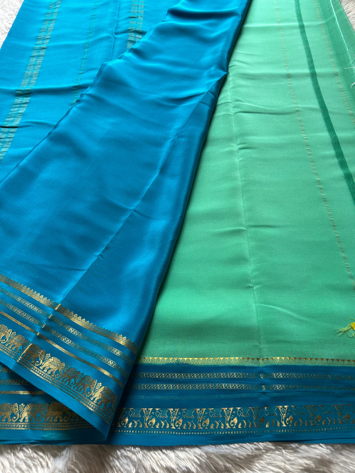 Eshwari (2D) : Turquoise-ananda blue