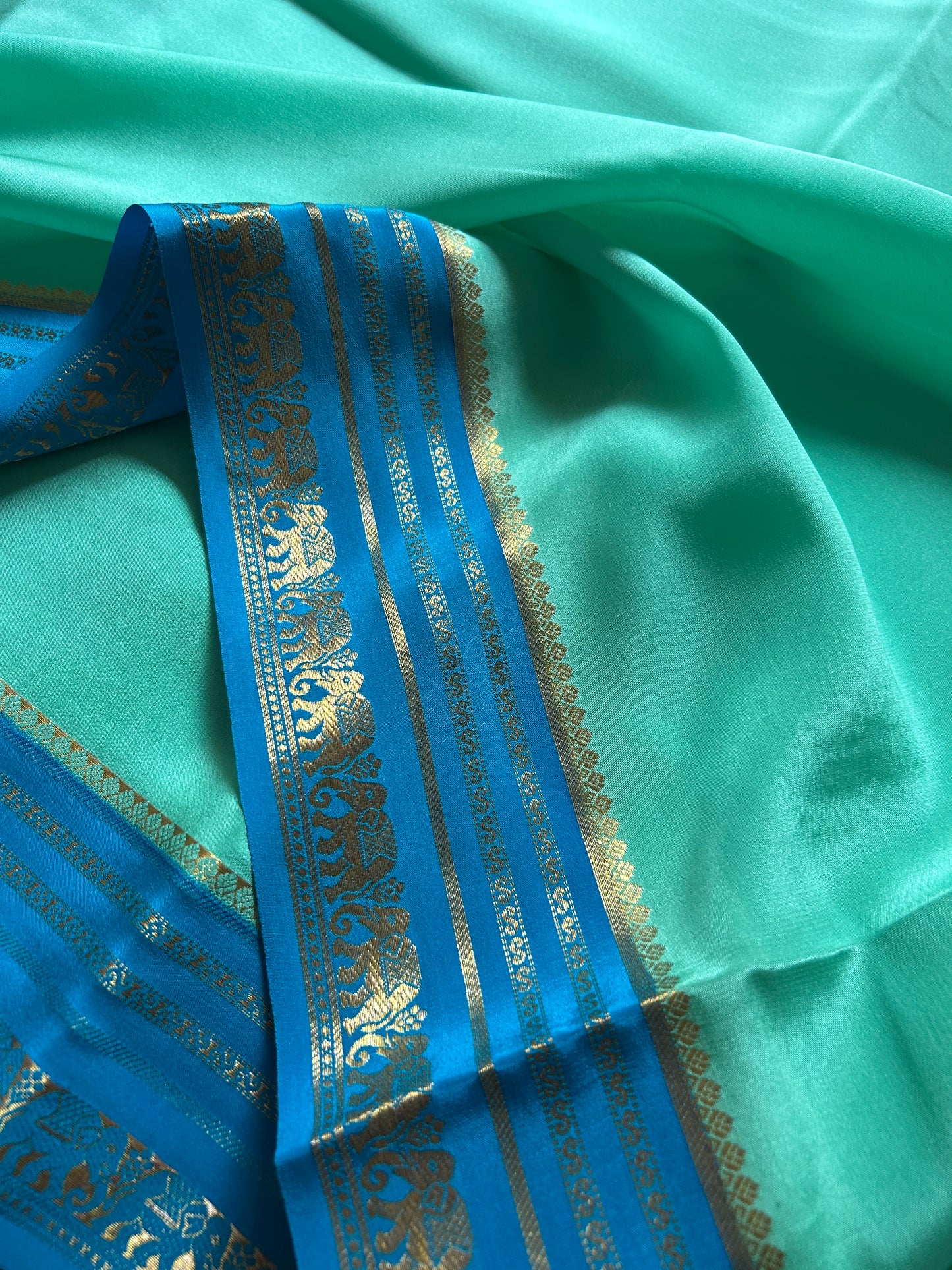 Eshwari (2D) : Turquoise-ananda blue