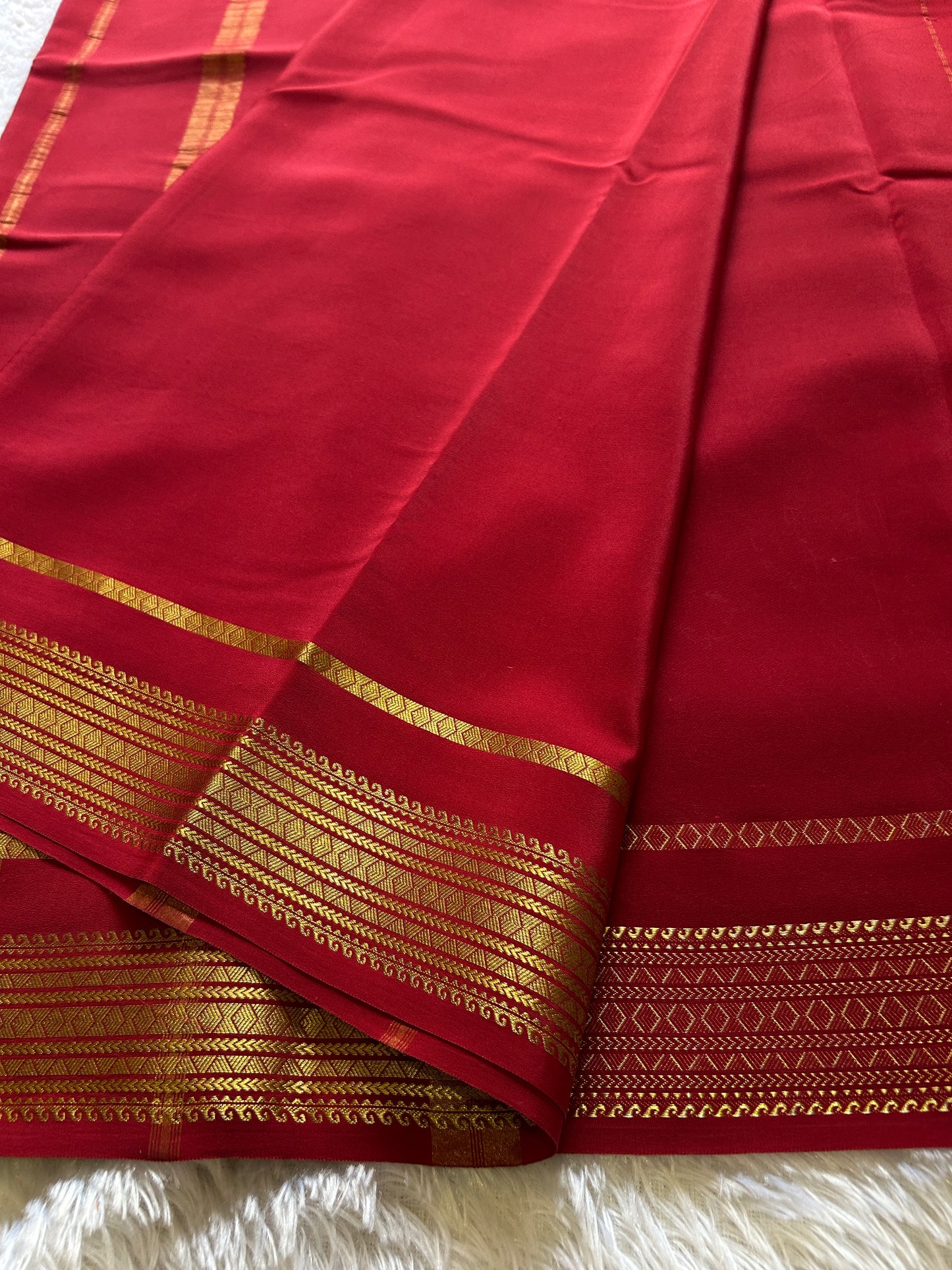 Vanaja : Solid Dark red