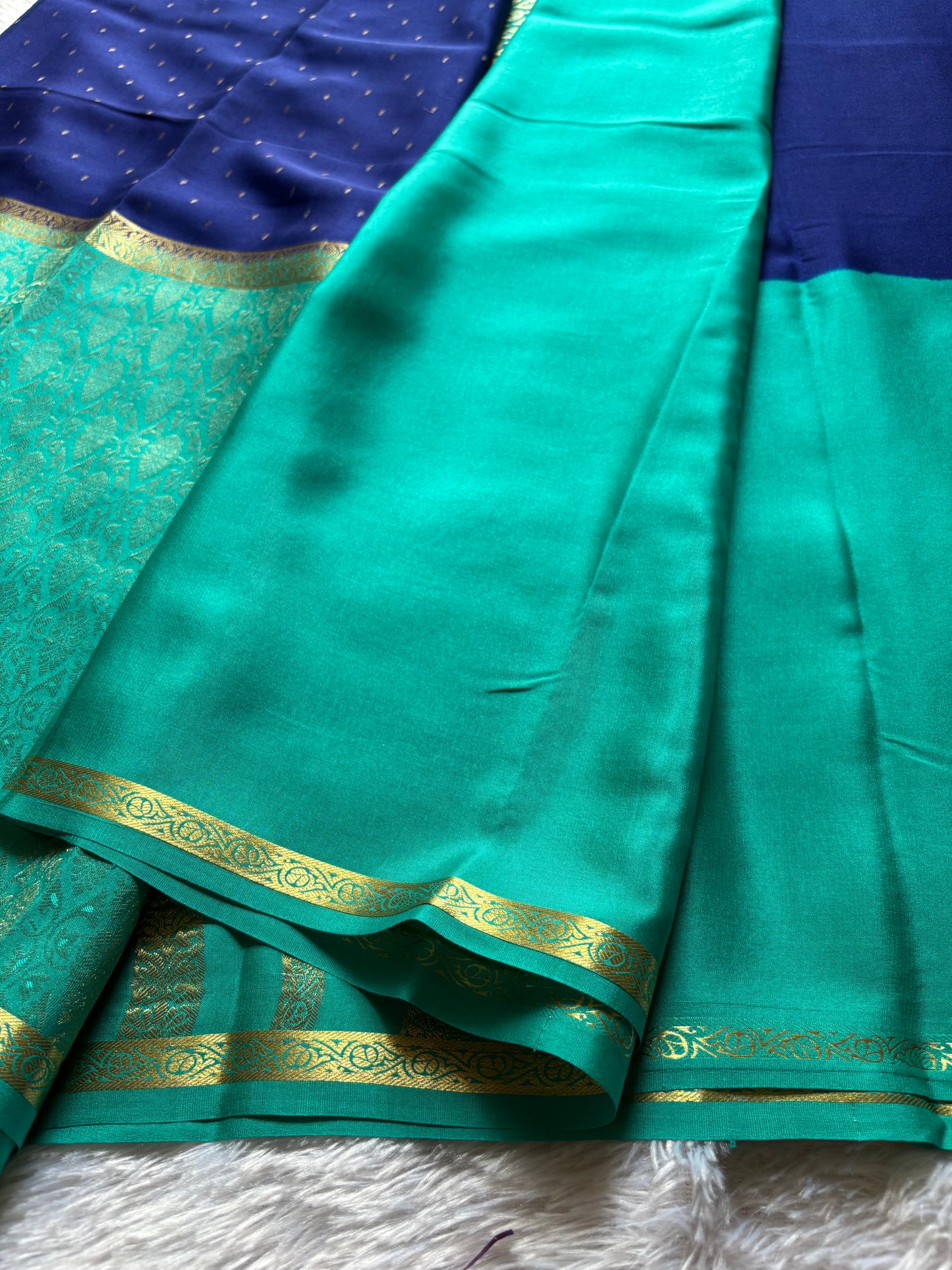 Asha (2D) : Navy blue-turquoise