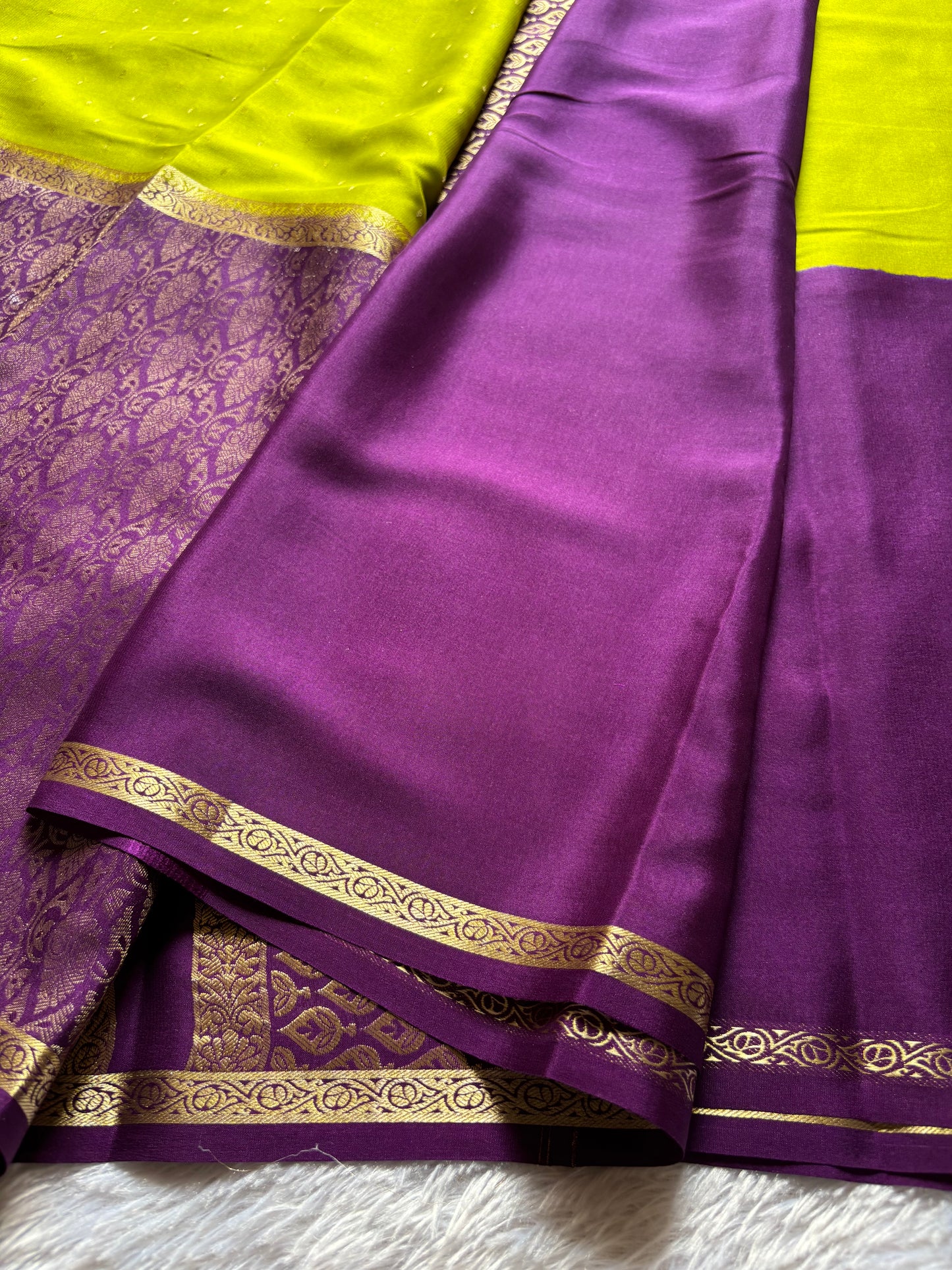 Asha (2D) : Olive-dark magenta