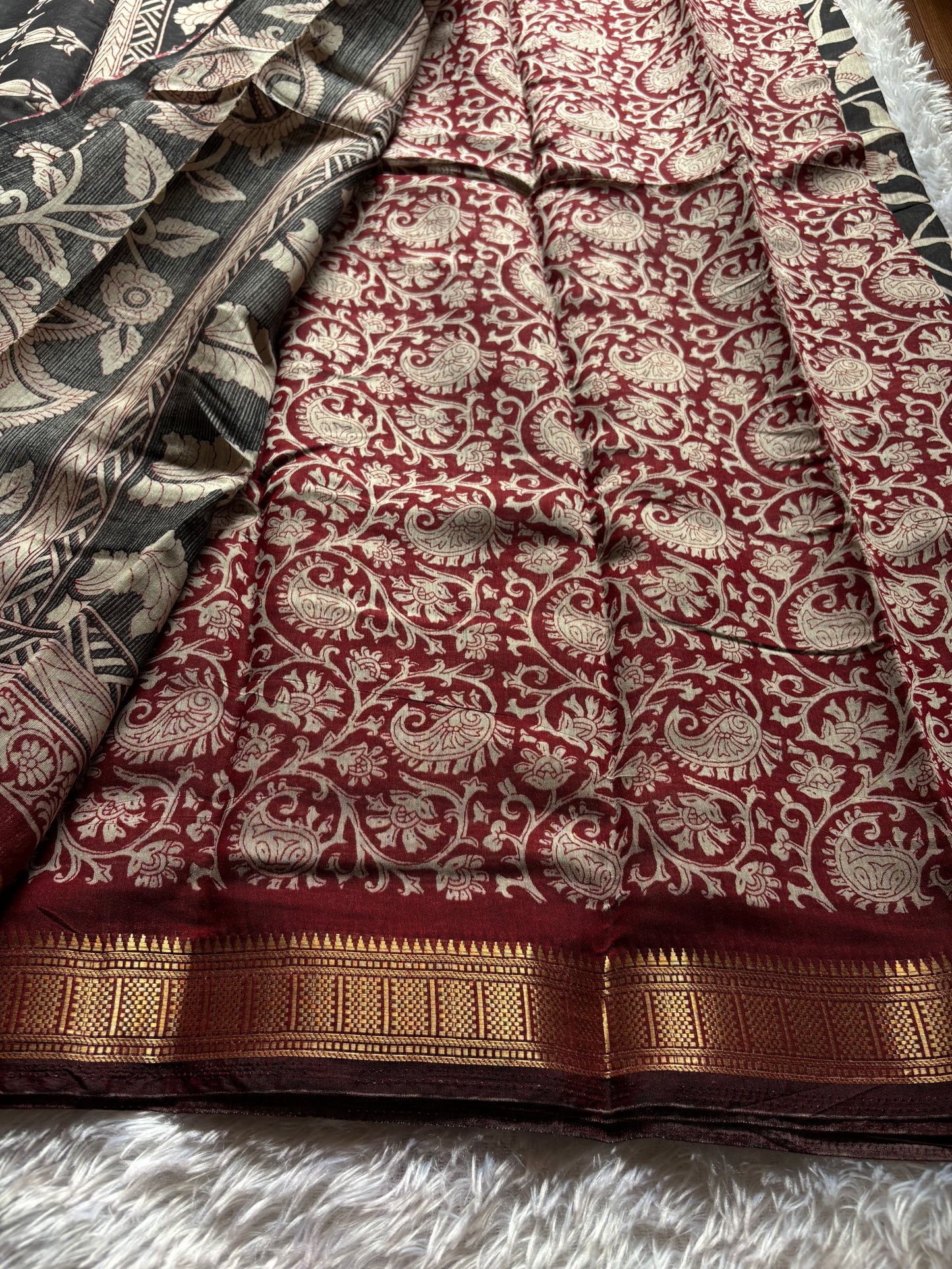 SS112 : Printed Black-maroon