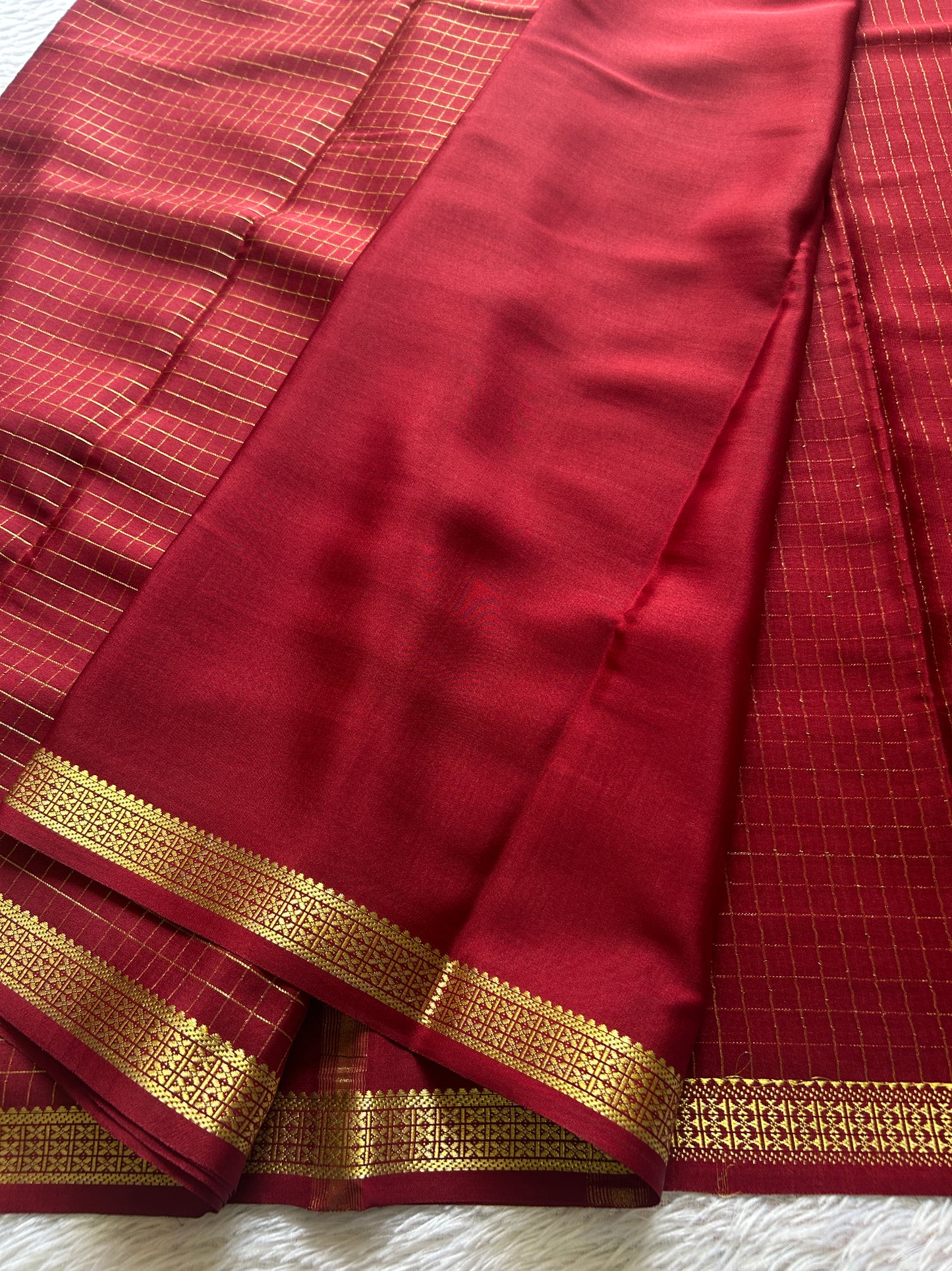 Pavani : Solid Maroon