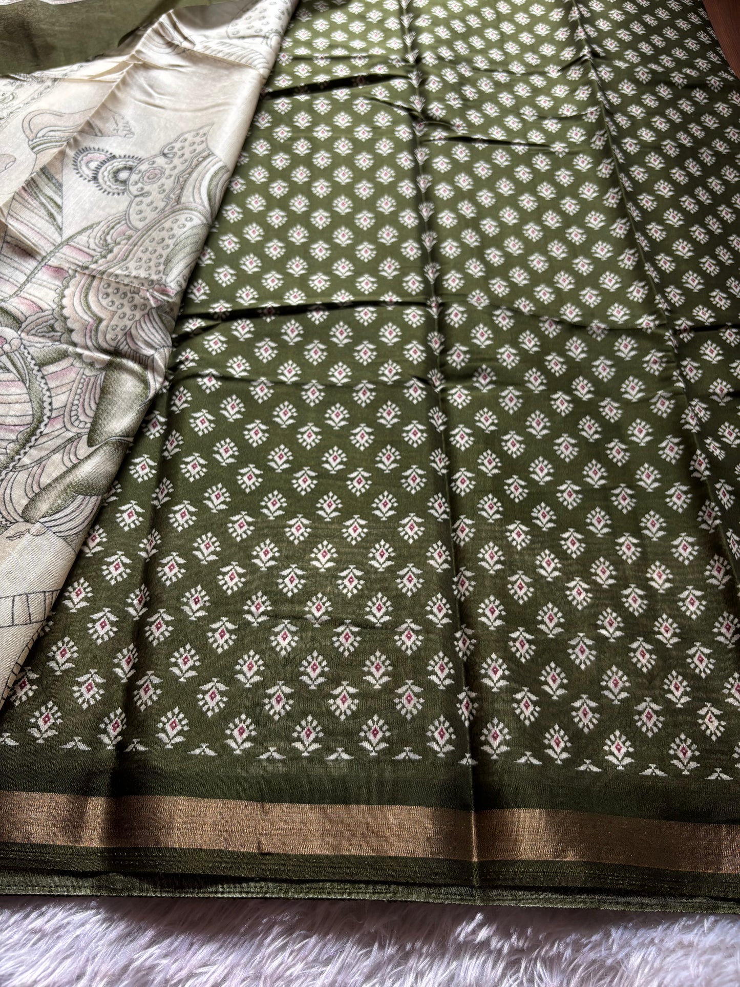 SS131 (2D) : Dark green-off white