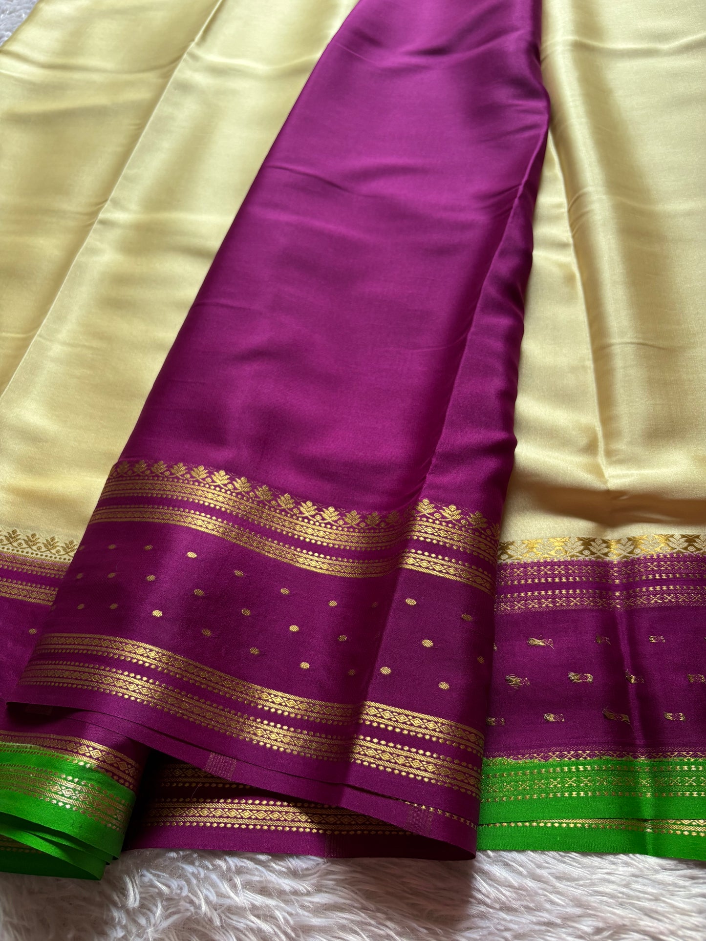 Drishti (3D) : Cream-magenta-green