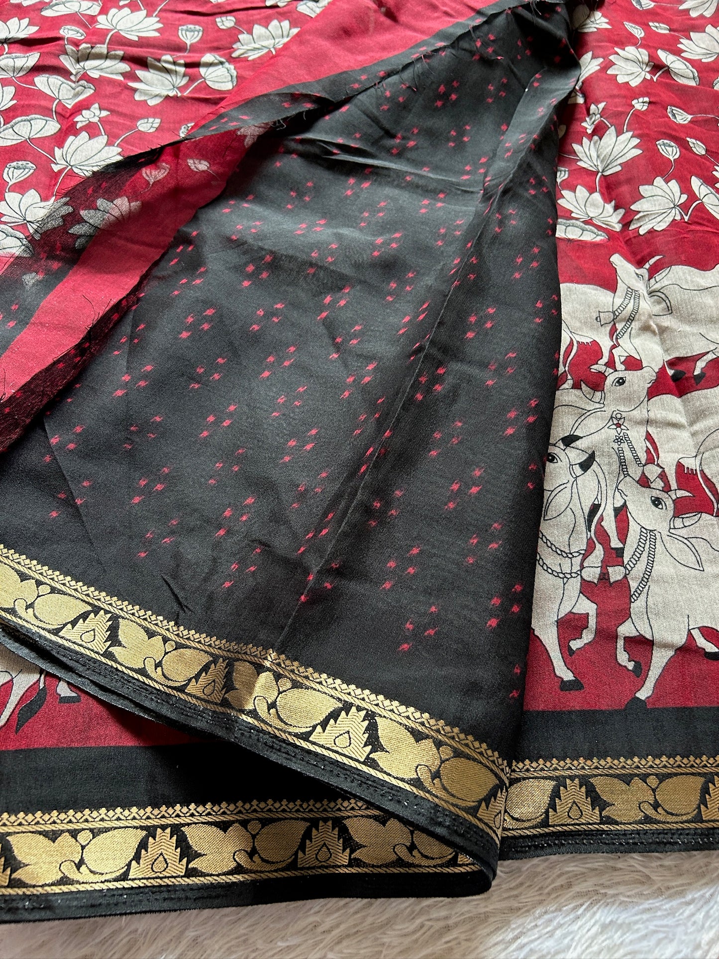 Sarala (2D) : Maroon-black