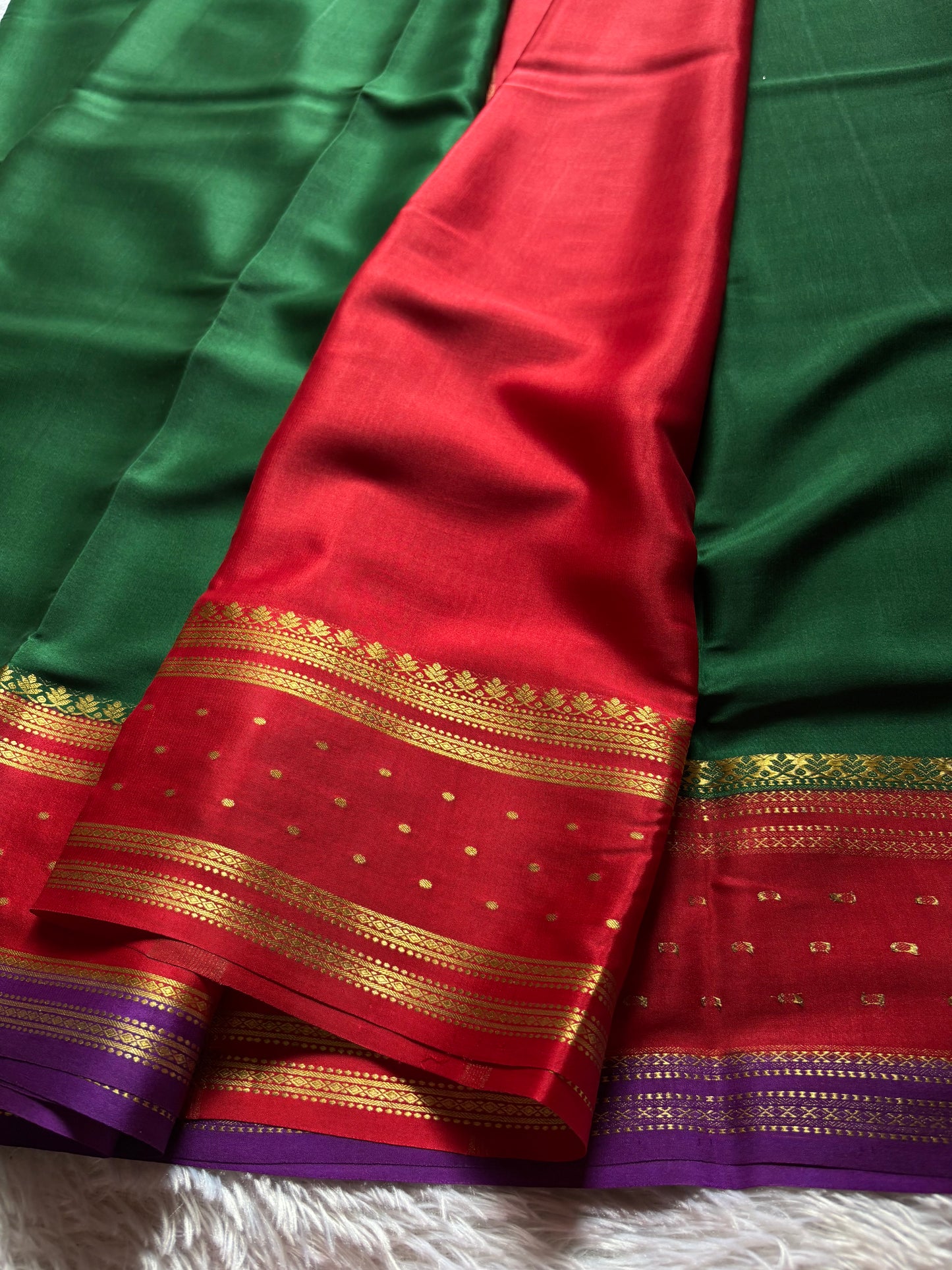 Drishti (3D) : Bottle green-red-purple