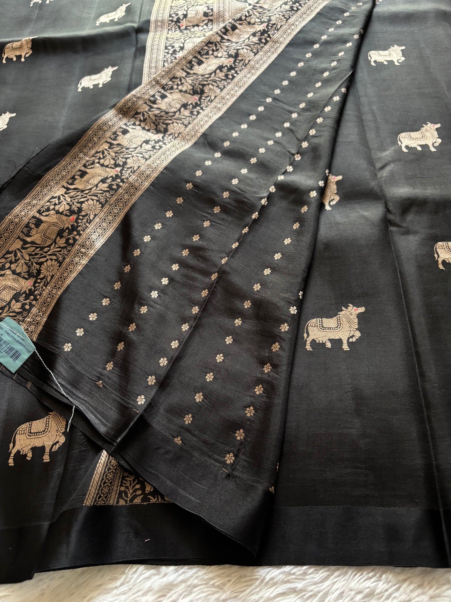 Anupama : Solid Black