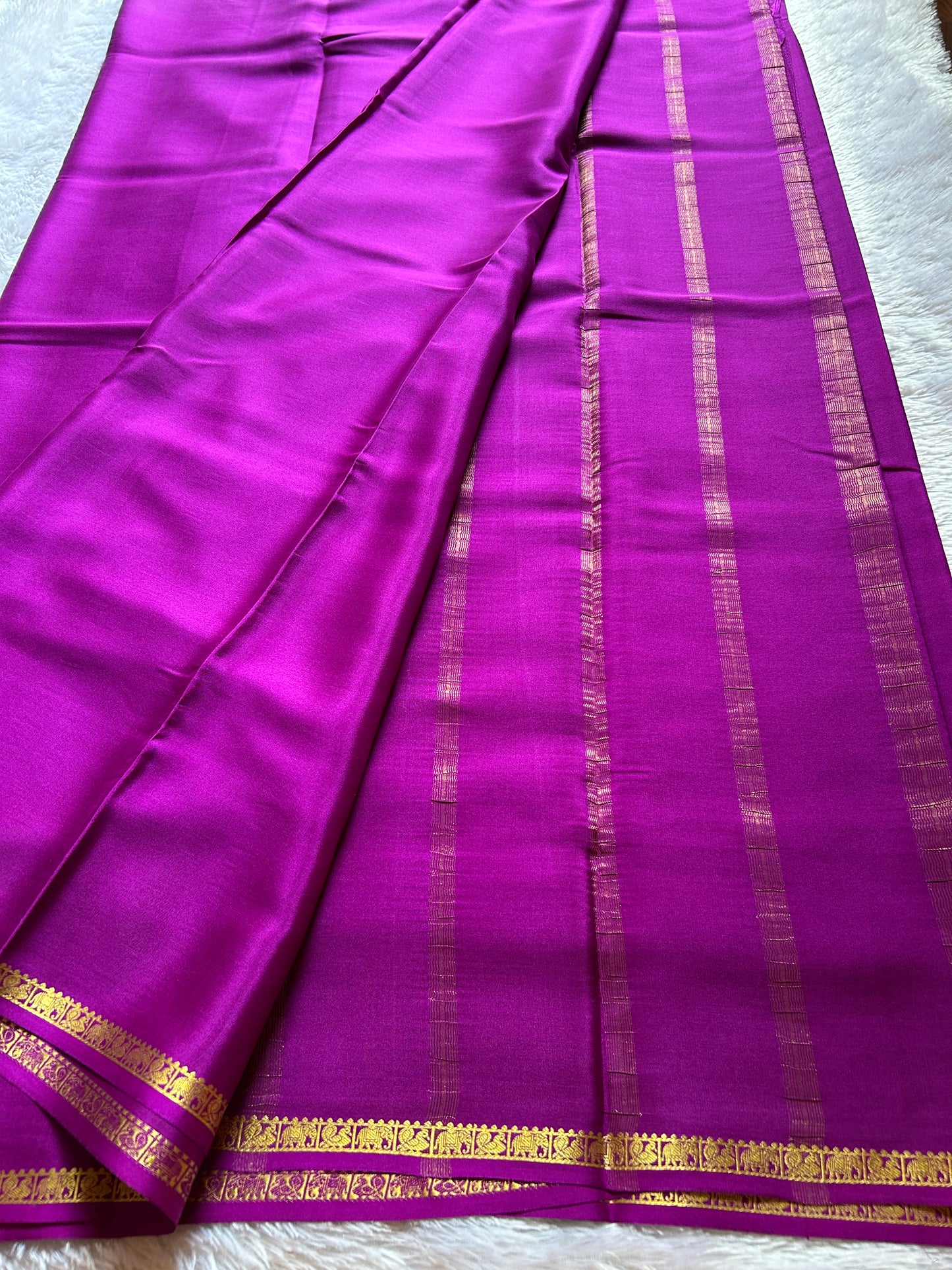 Gaana : Solid Magenta