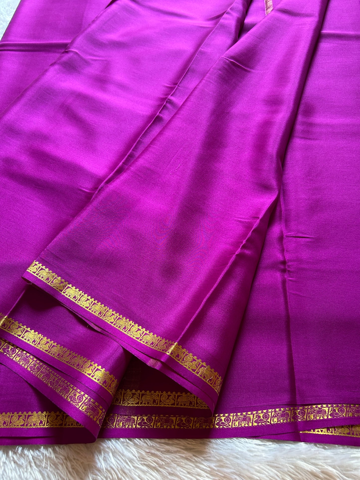 Gaana : Solid Magenta
