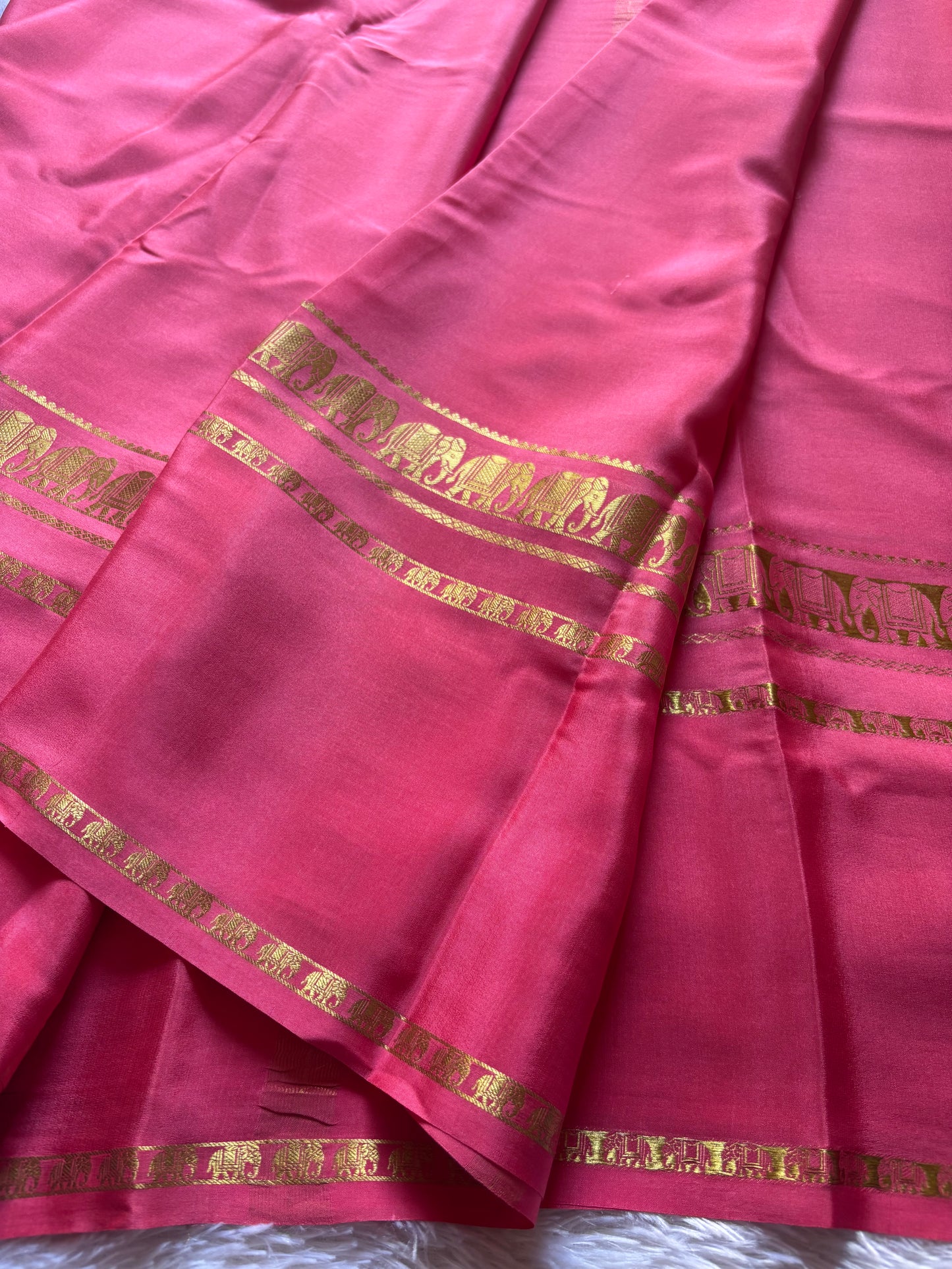 Prashanthi : Solid Bright pink