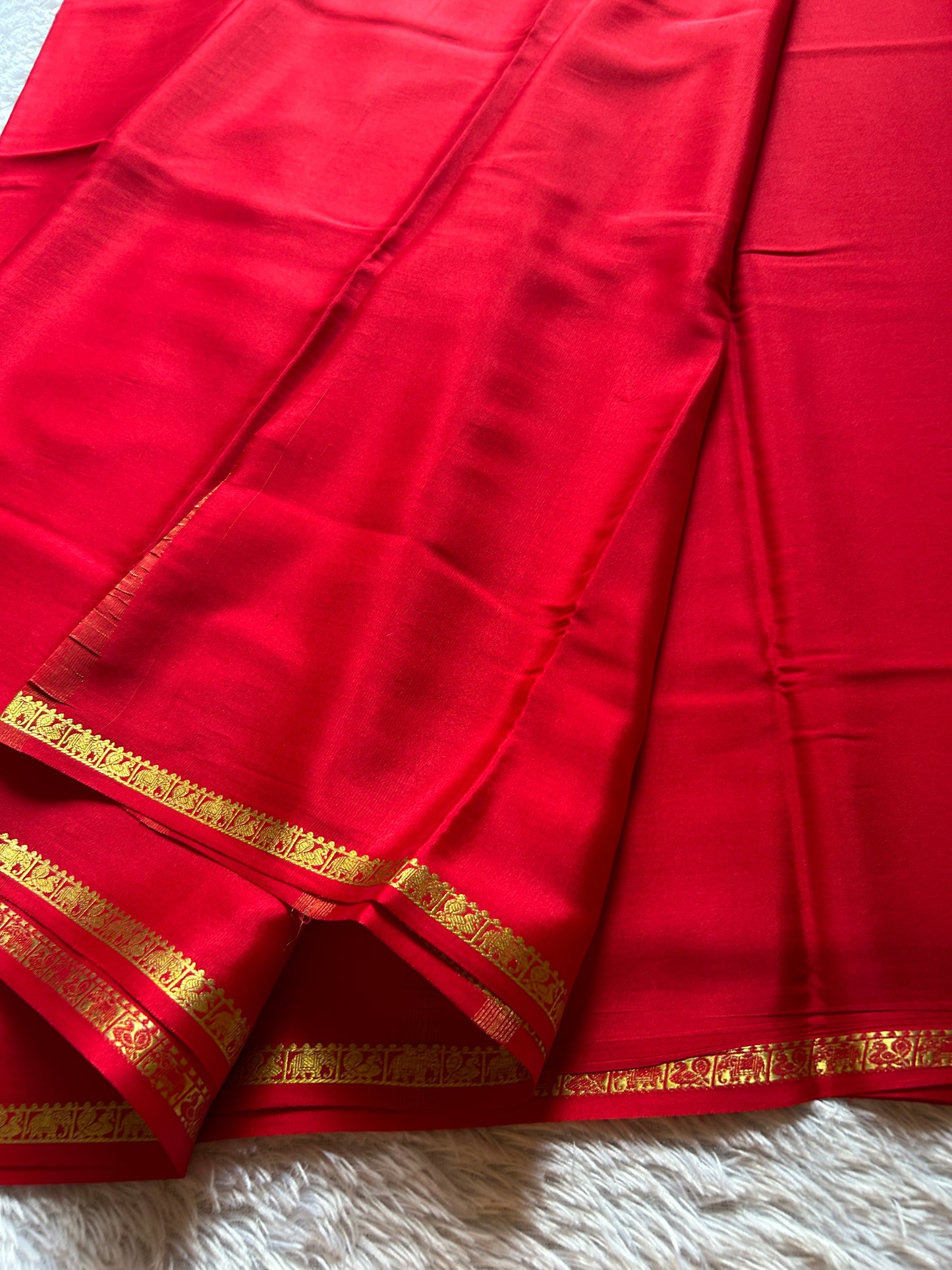 Gaana : Solid Red