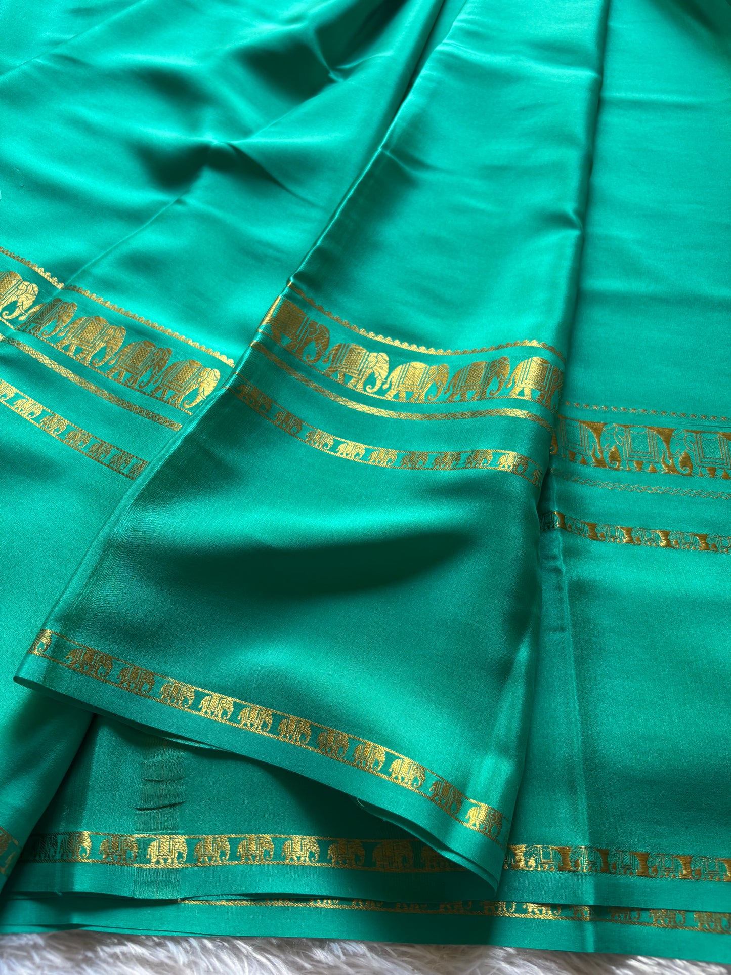 Prashanthi : Solid Turquoise
