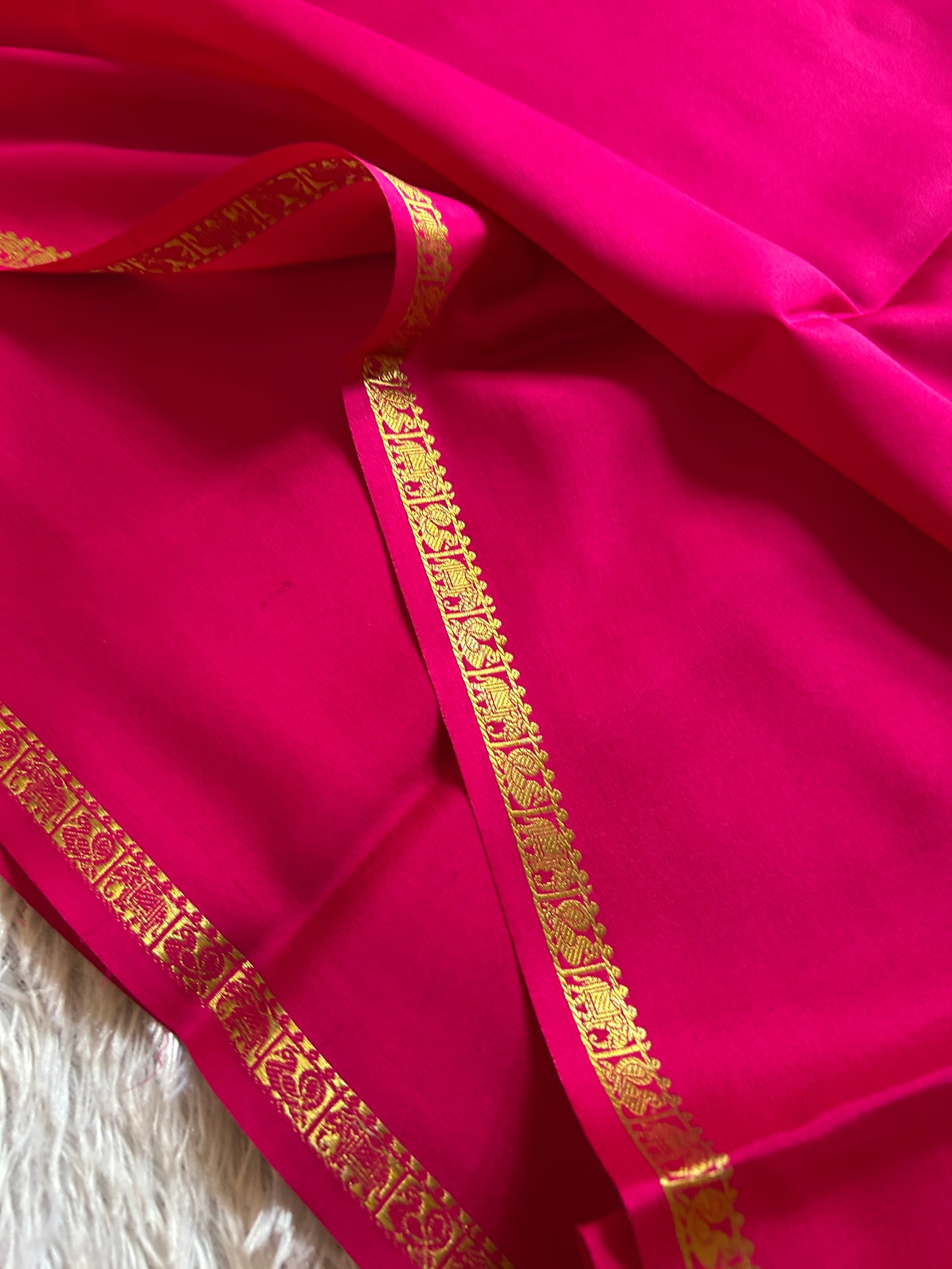 Gaana : Solid Hot pink