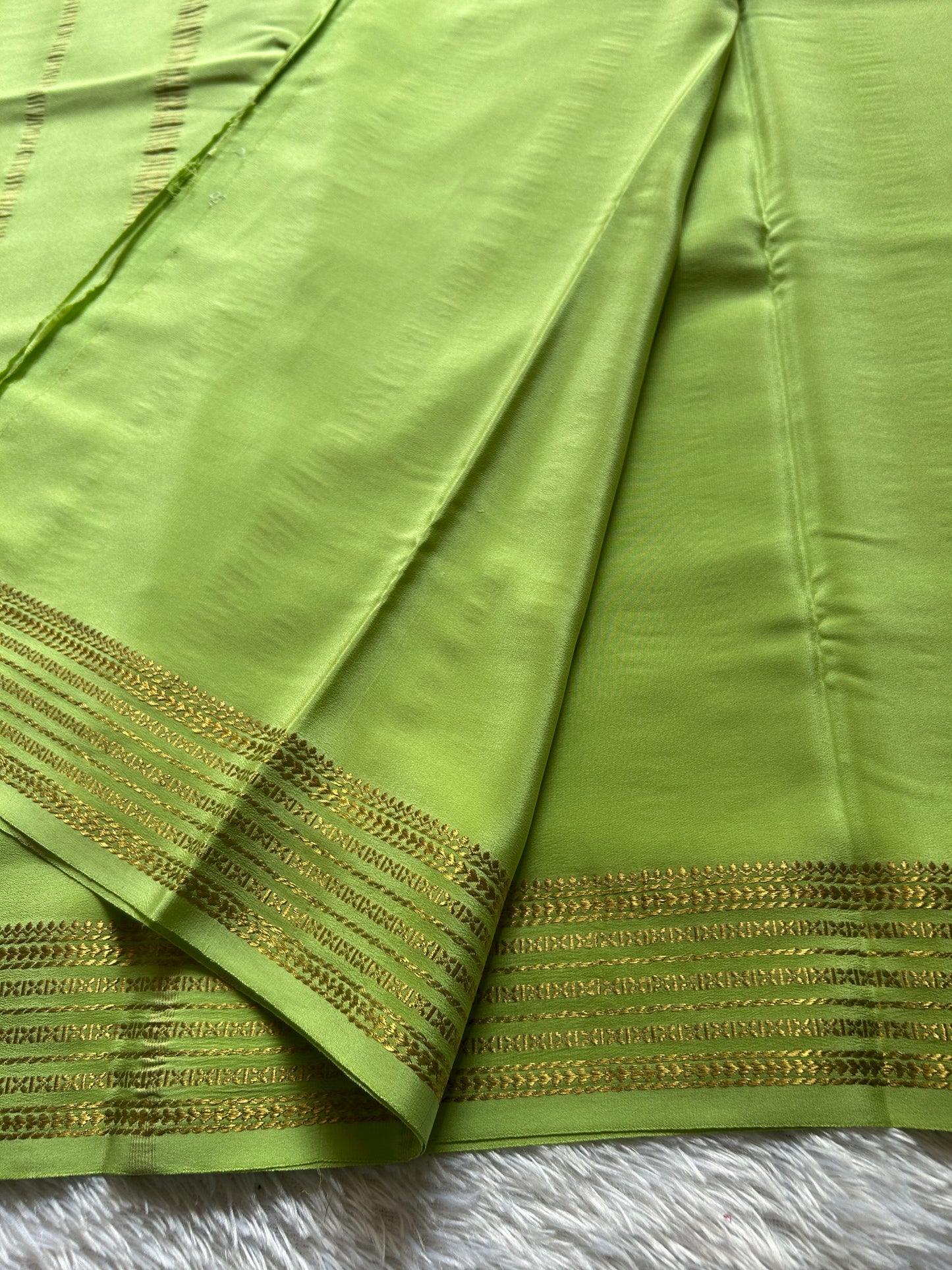 Akshaya : Solid Pista green