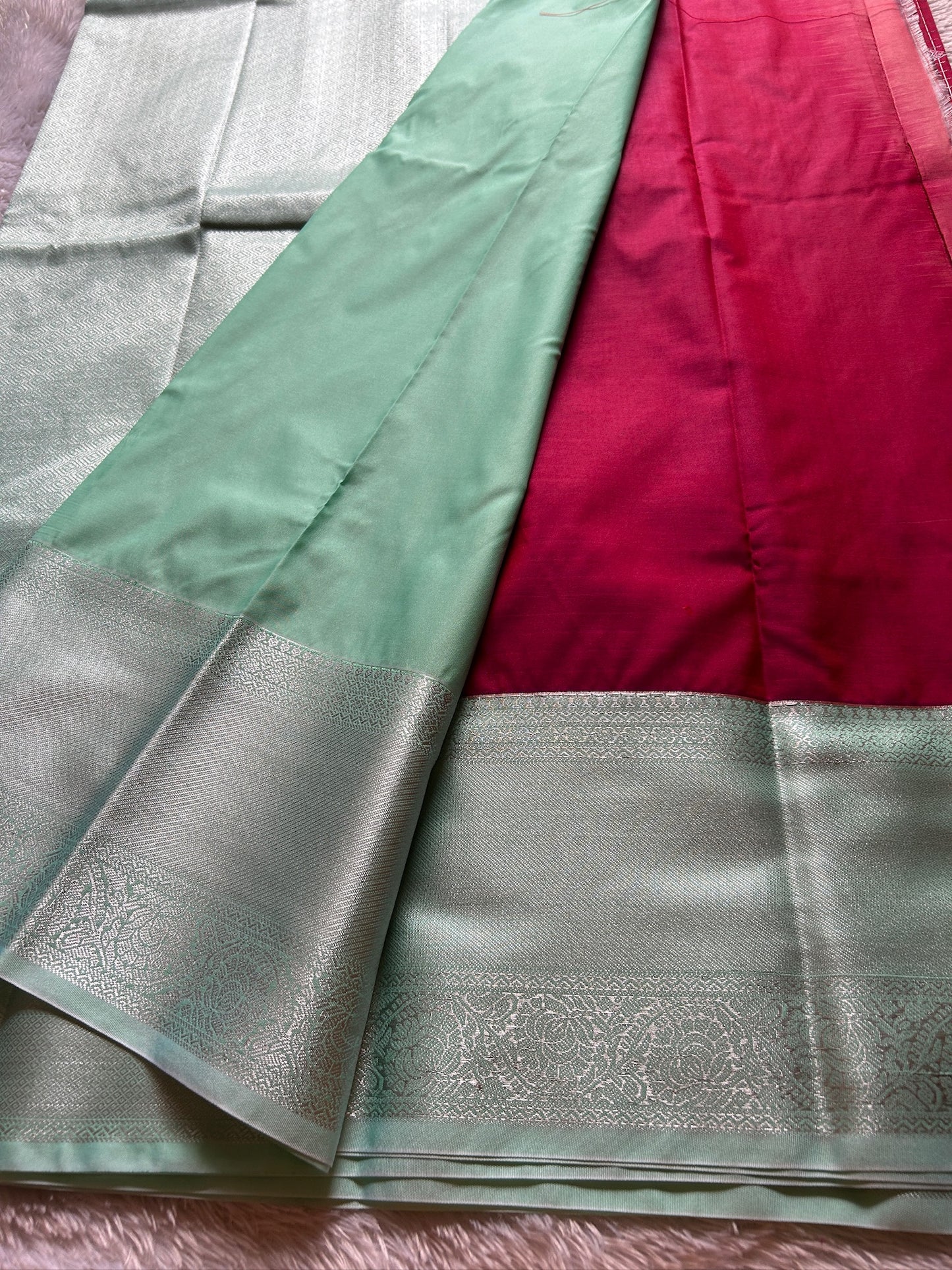 Semi soft silk (2D) : Maroon-mint green