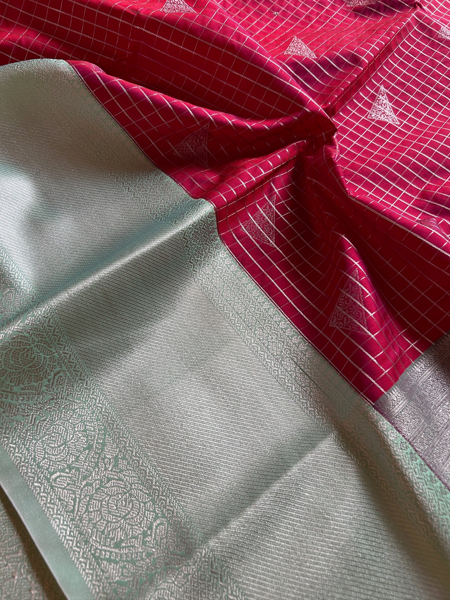 Semi soft silk (2D) : Maroon-mint green