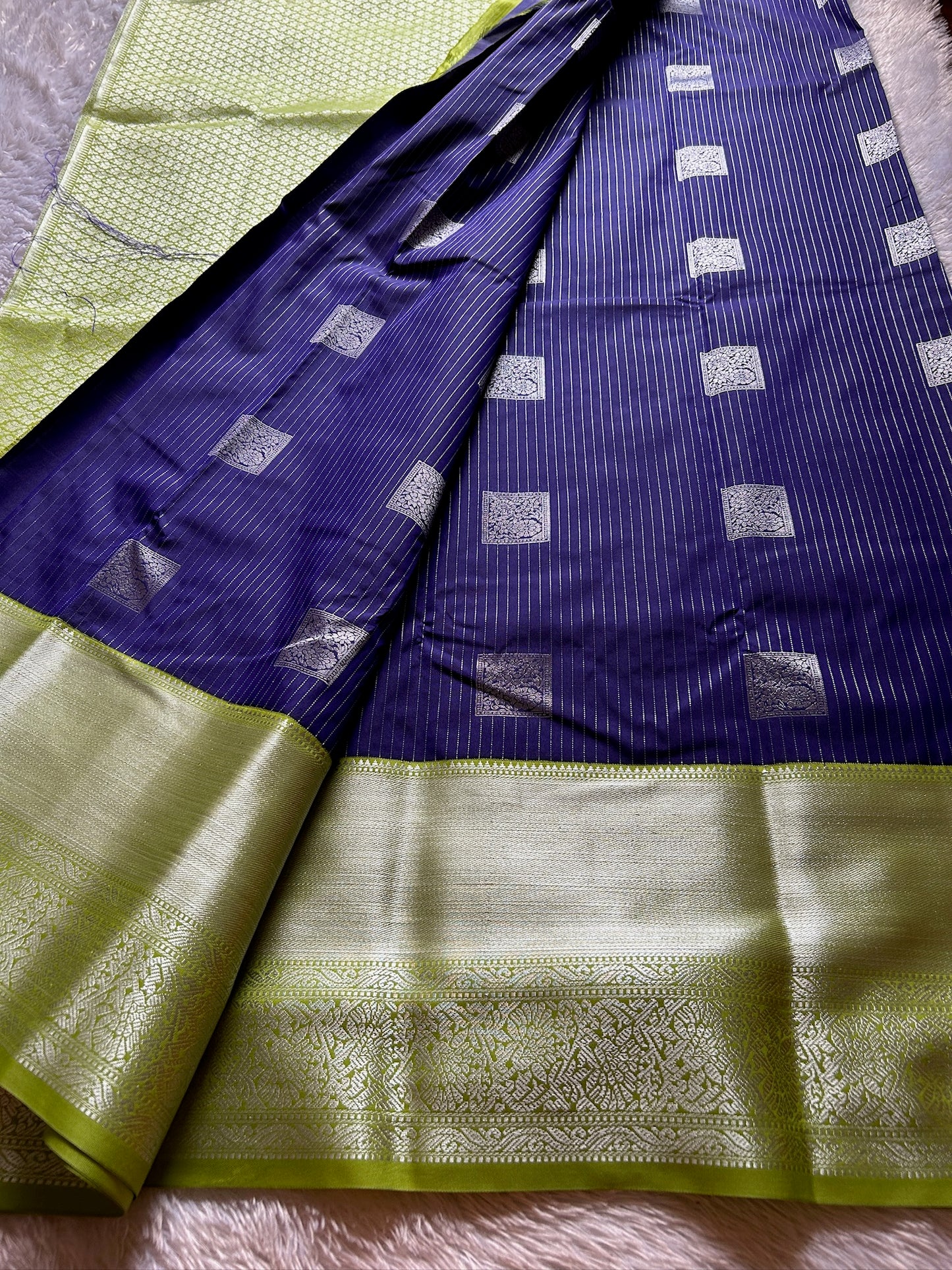 Semi soft silk (2D) : Navy blue-olive green