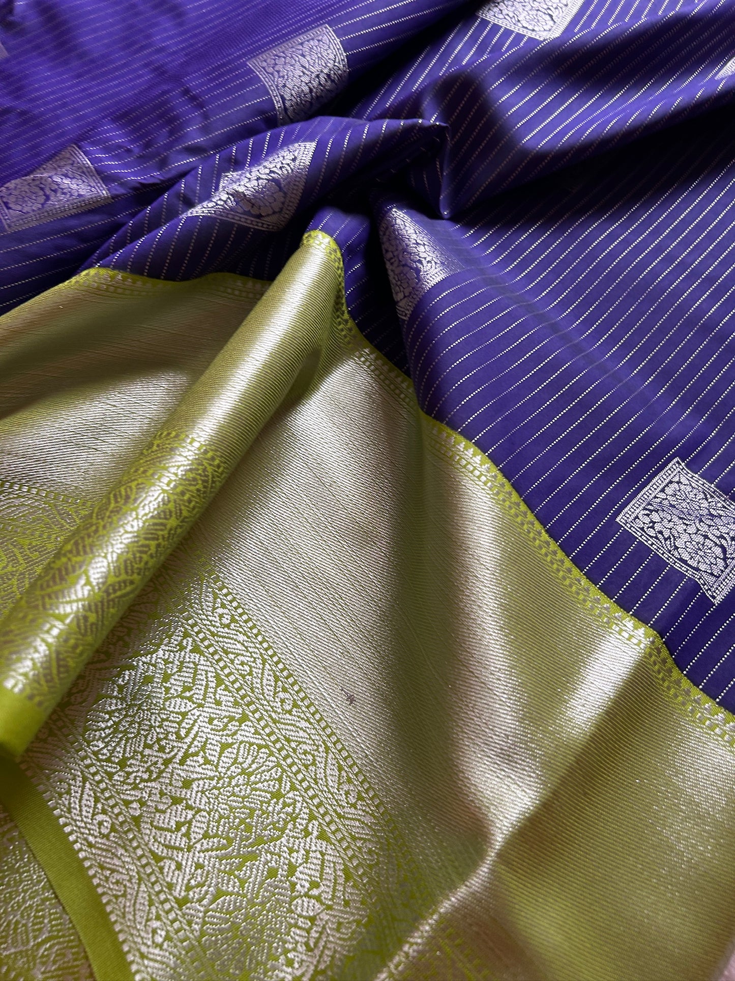 Semi soft silk (2D) : Navy blue-olive green