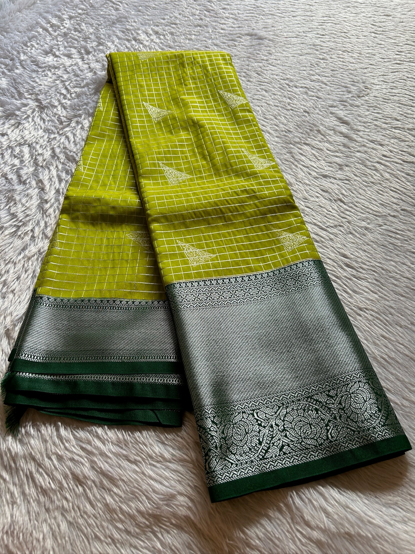 Semi soft silk (2D) : Olive green-bottle green