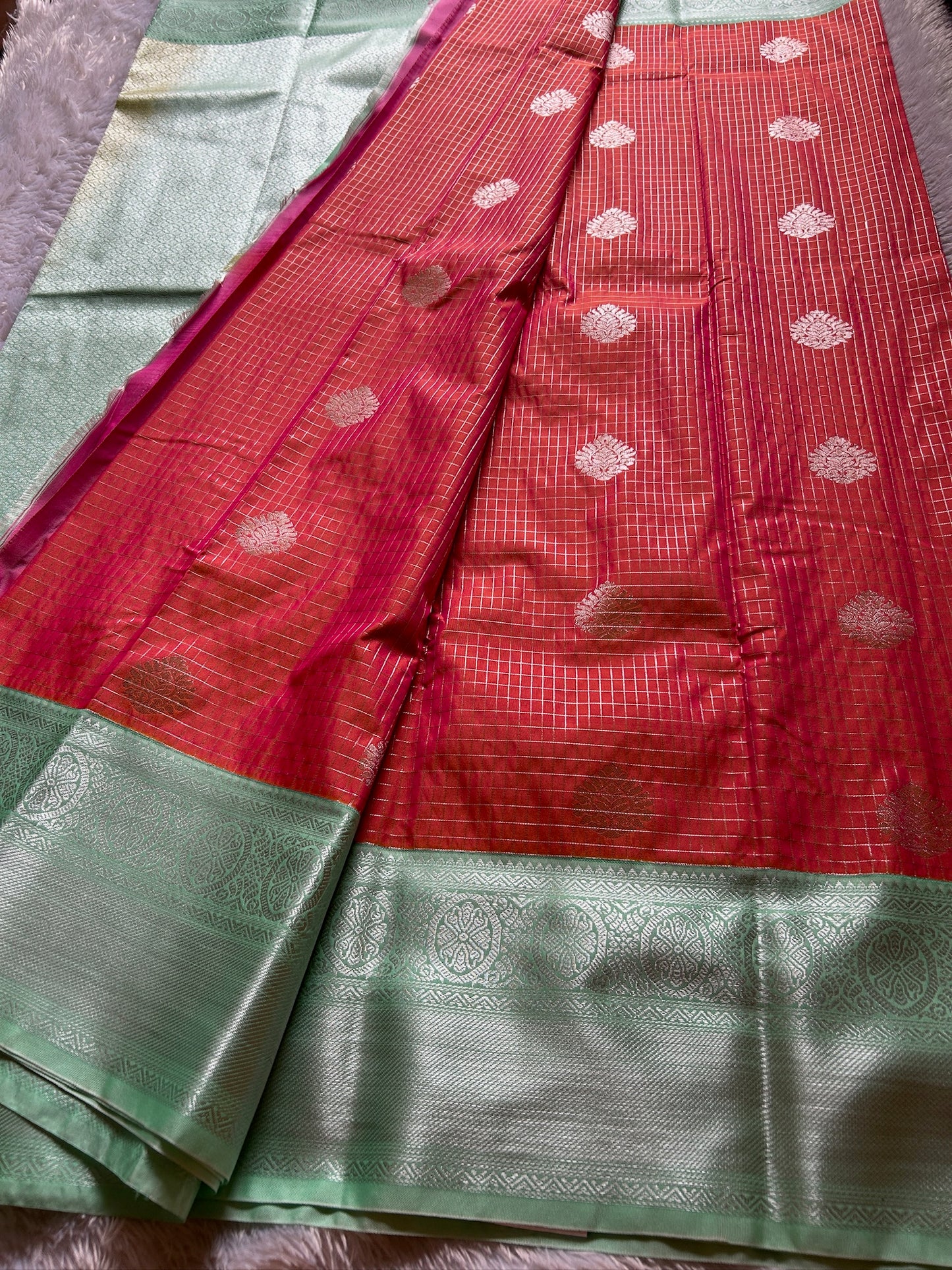 Semi soft silk (2D) : Brick red-mint green
