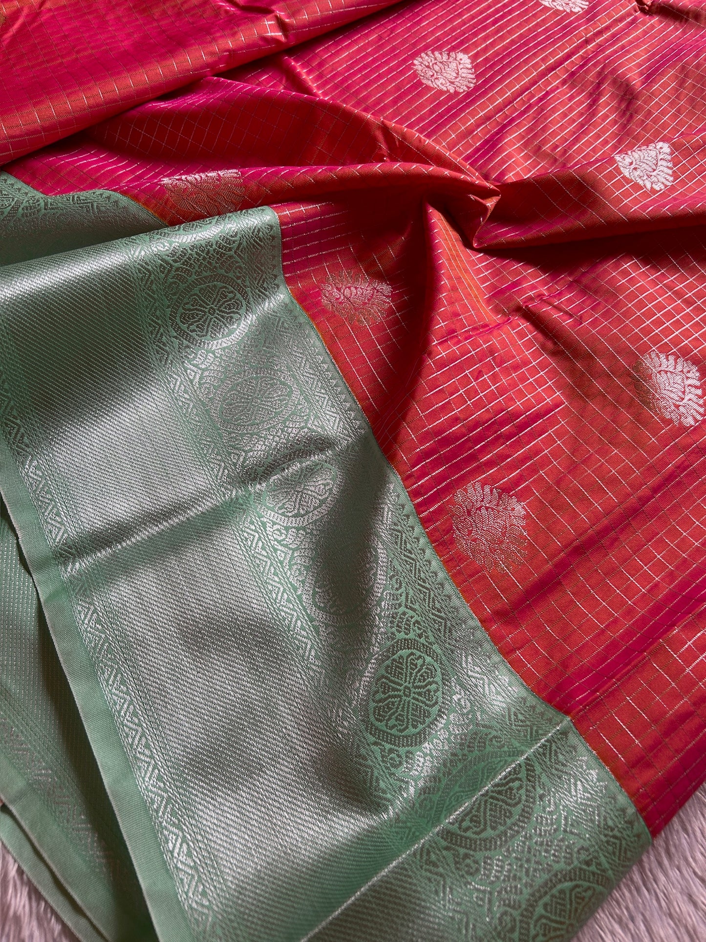 Semi soft silk (2D) : Brick red-mint green