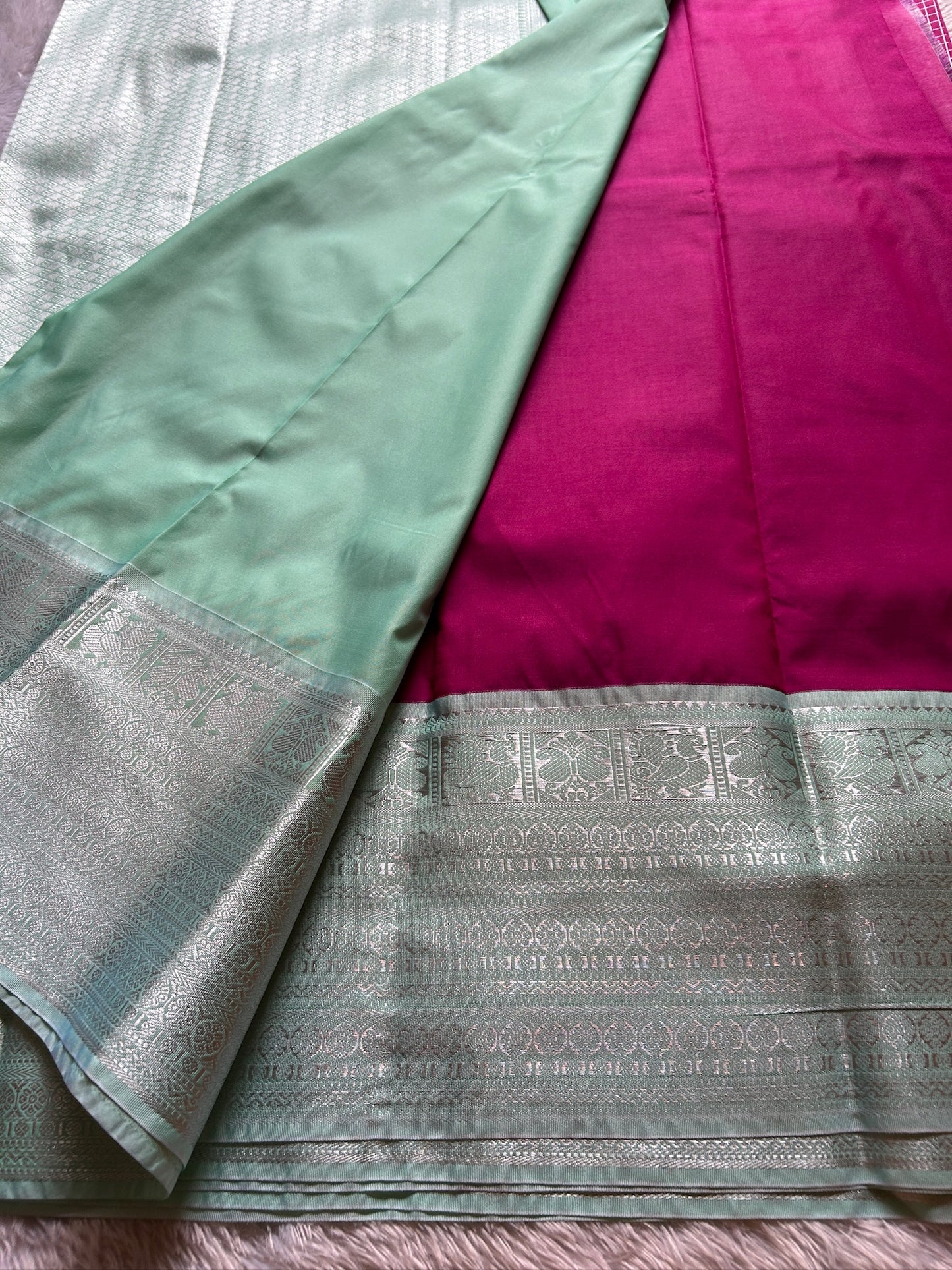 Semi soft silk (2D) : Maroon-mint green