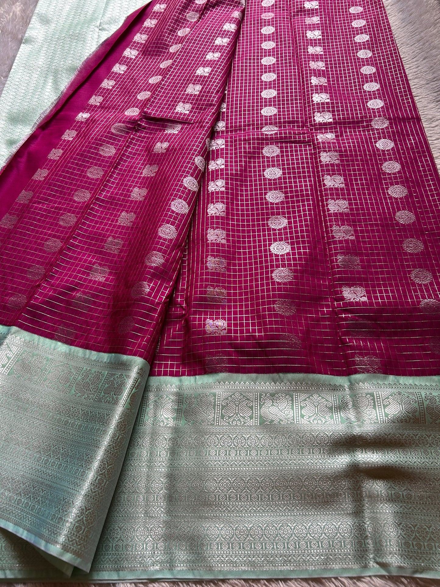 Semi soft silk (2D) : Maroon-mint green