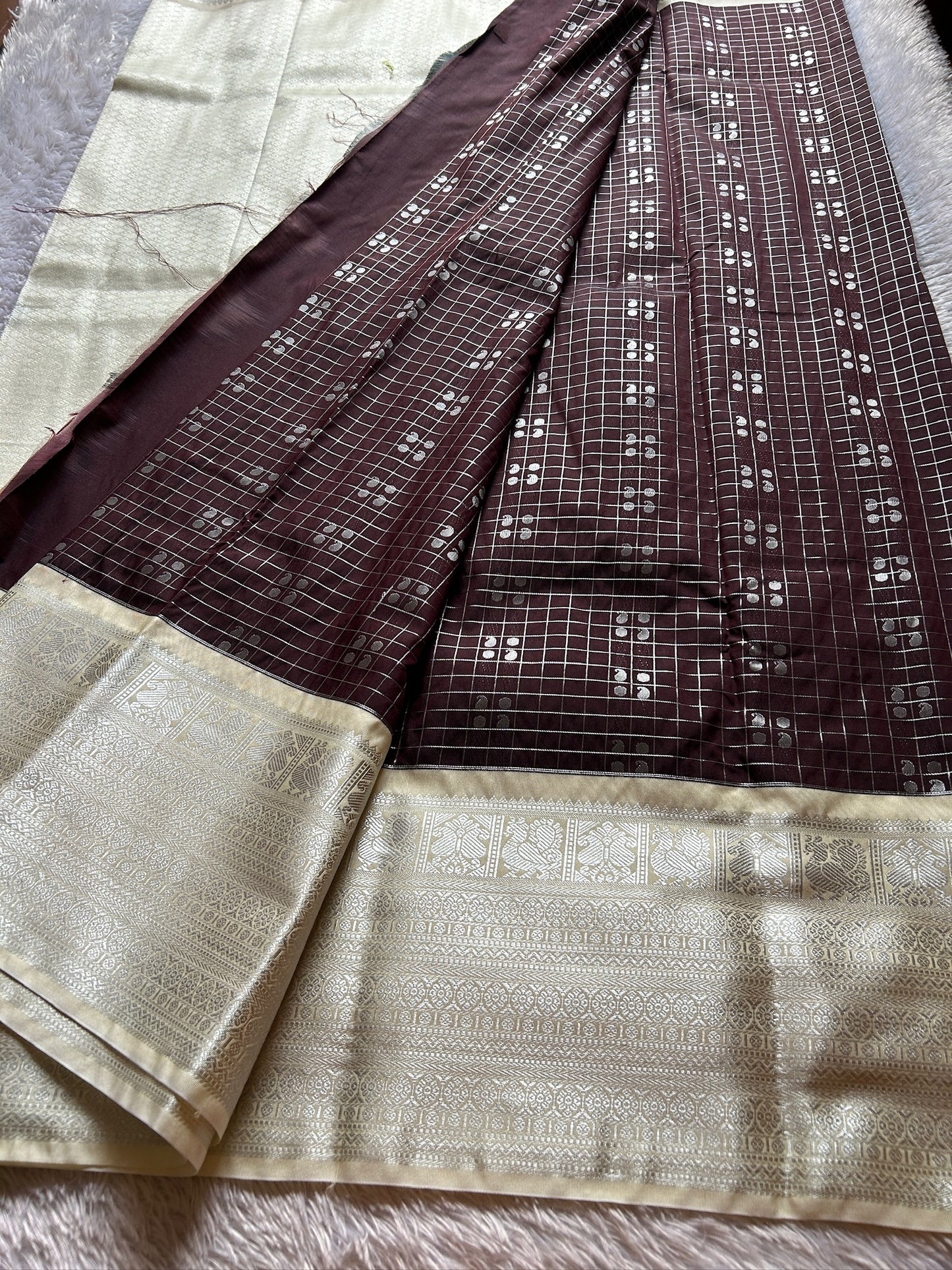 Semi soft silk (2D) : Coffee brown-off white