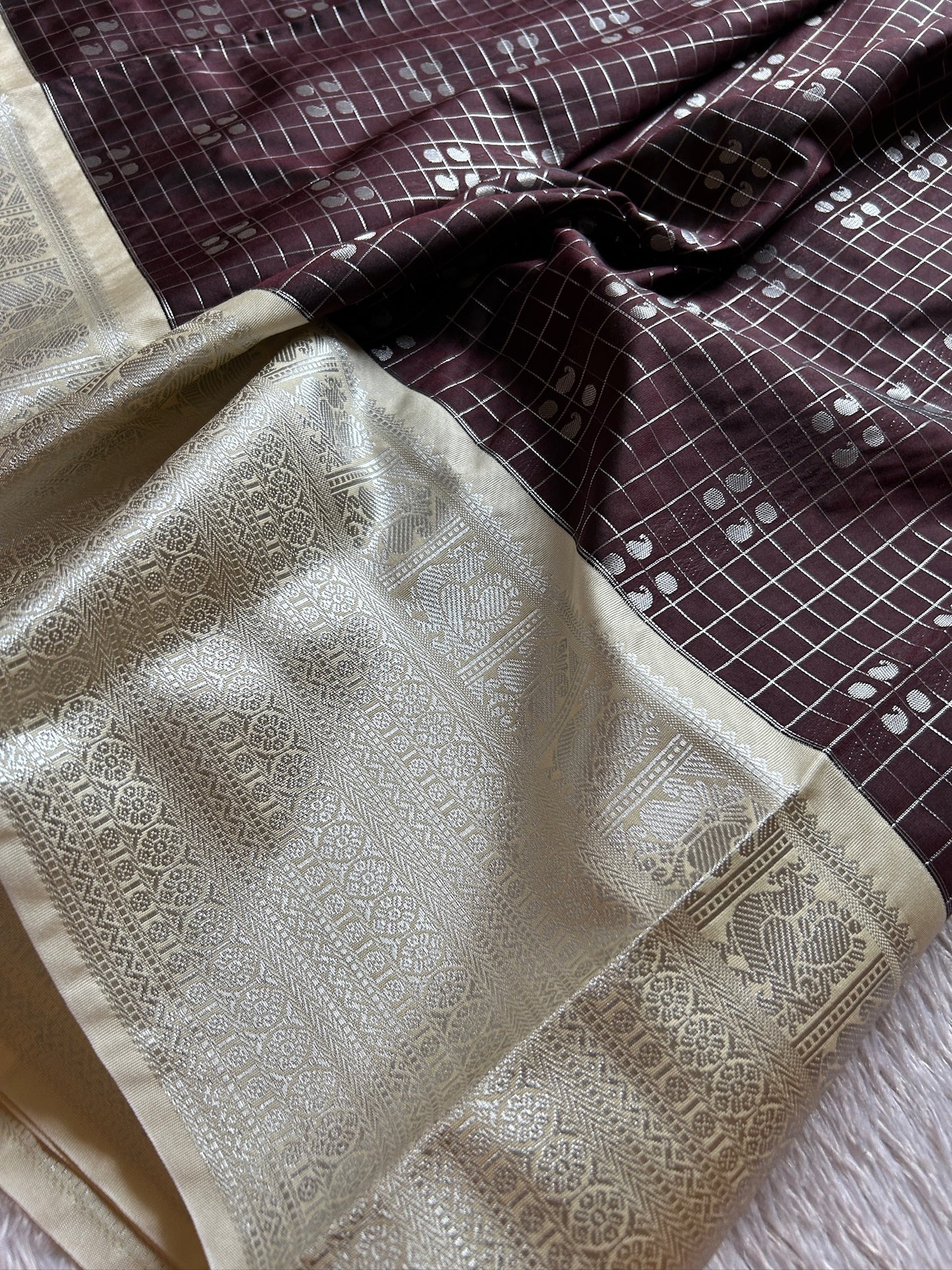 Semi soft silk (2D) : Coffee brown-off white