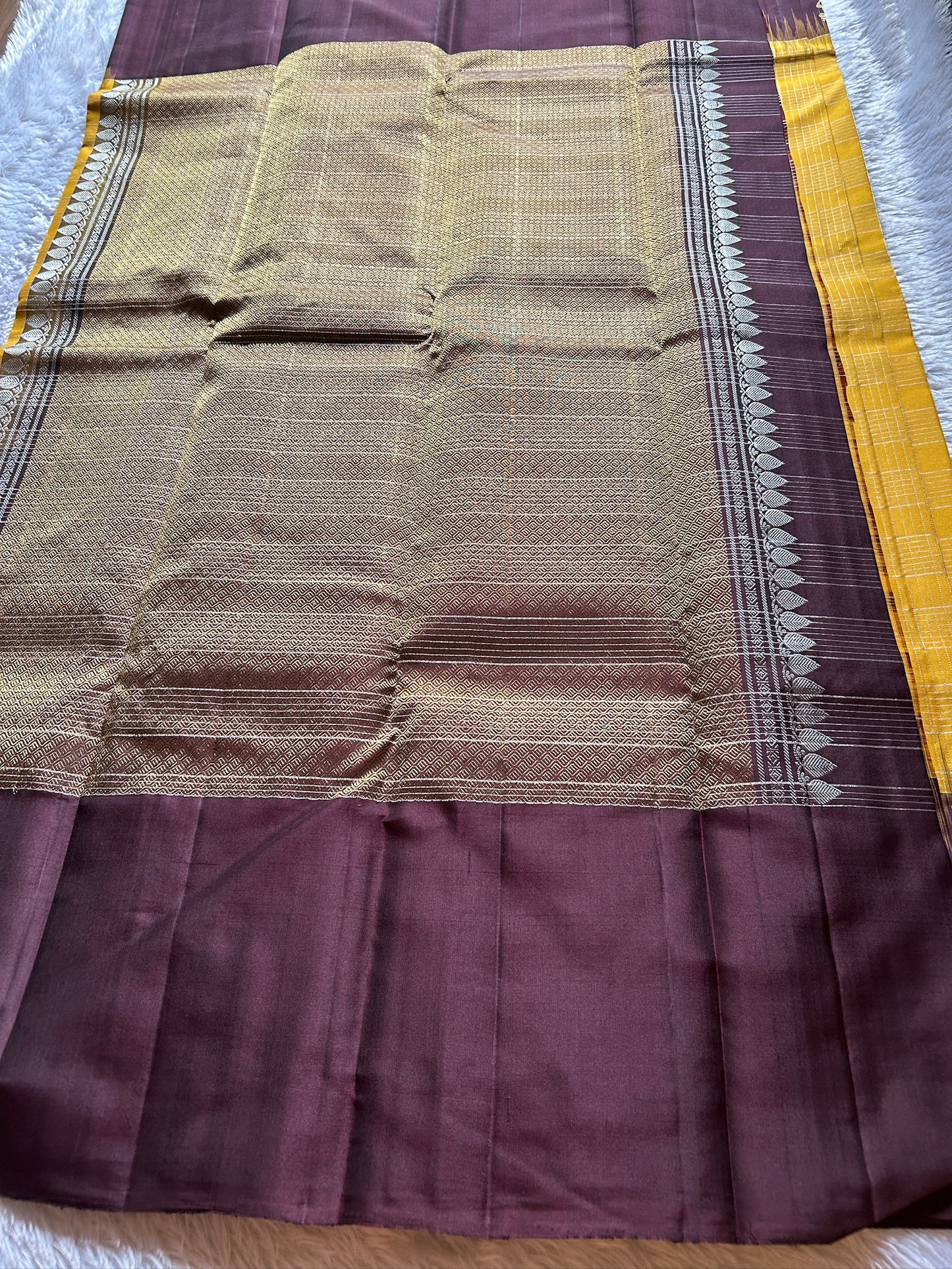 Aruna (2D) : Golden yellow-plum